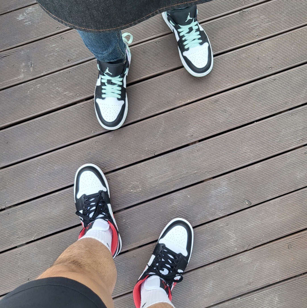 Jordan 1 Mid Gym Red Black White, Jordan 1 Low SE White Black Tie-Dye 착용 스타일