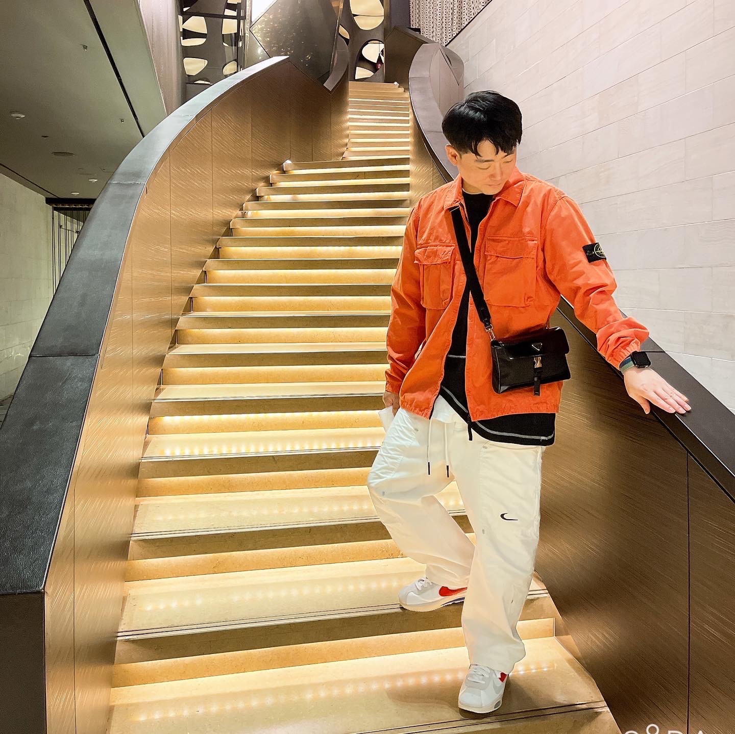 Stone Island 114WN T.CO+OLD Overshirt Orange - 22SS, Nike x Off-White NRG Pants White 착용 스타일 - 2