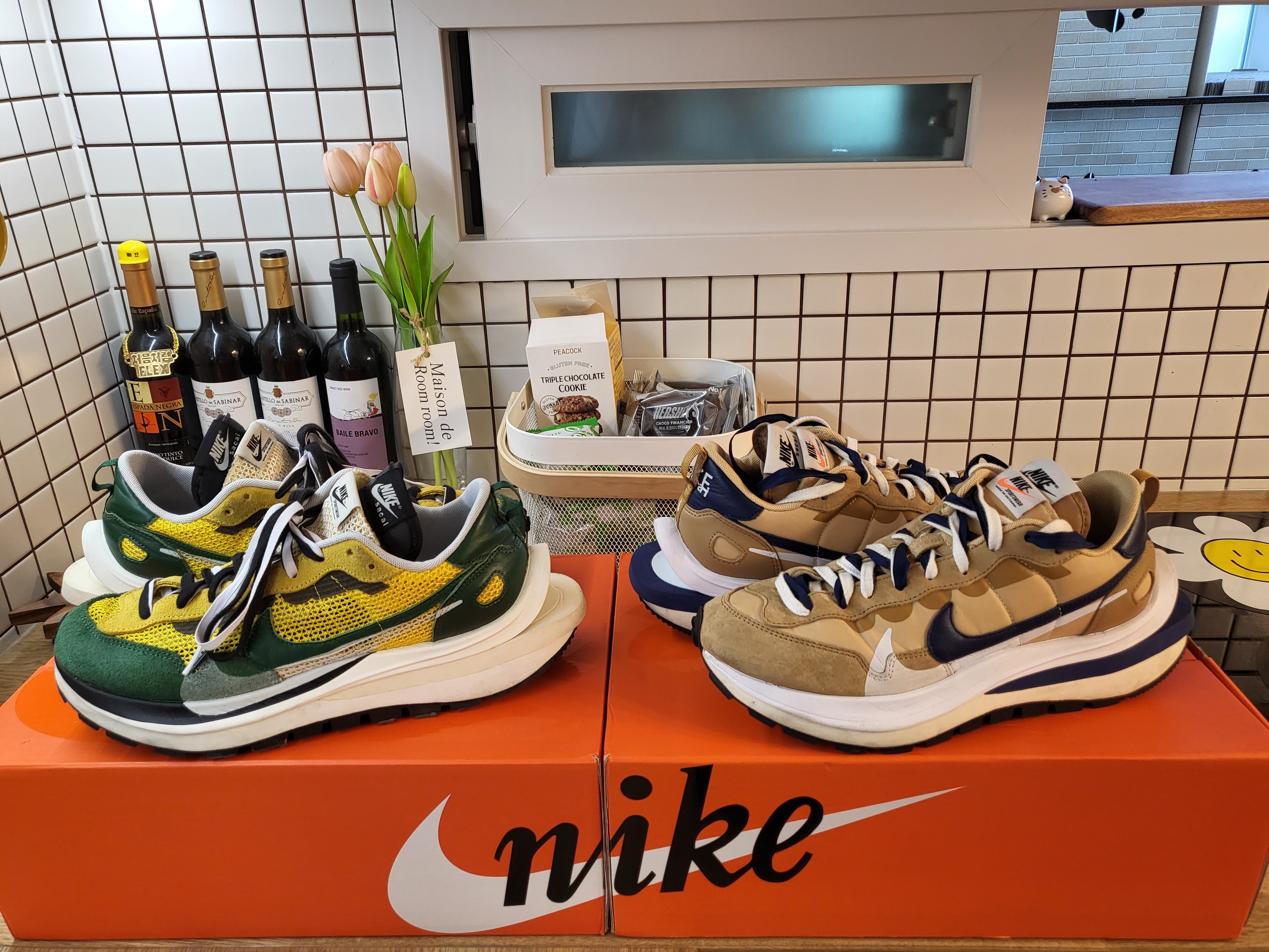 Nike x Sacai VaporWaffle Tour Yellow & Gorge Green Sail, Nike x Sacai VaporWaffle Sesame and Blue Void 착용 스타일 - 1