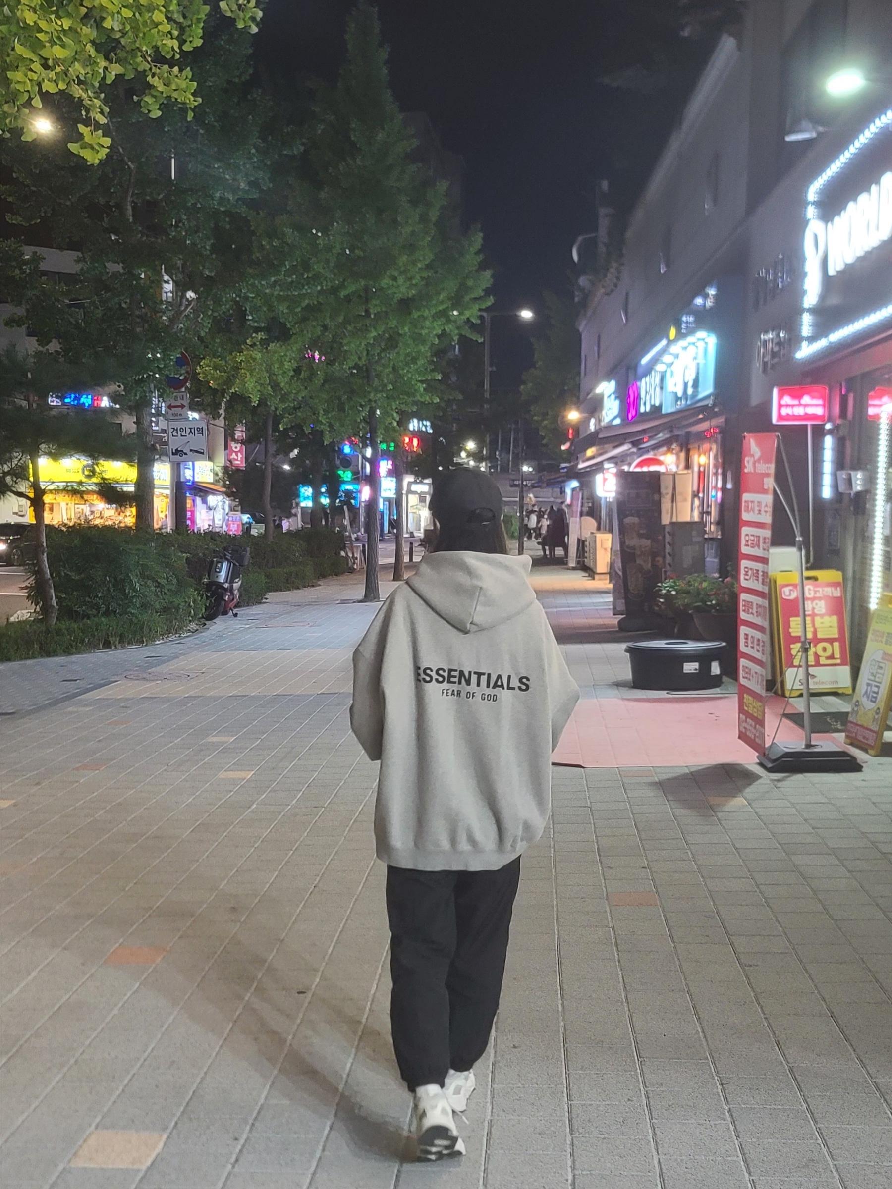 Essentials The Core Collection Hoodie Dark Oatmeal, Adidas Yeezy Boost 700 V2 Static 2018 착용 스타일