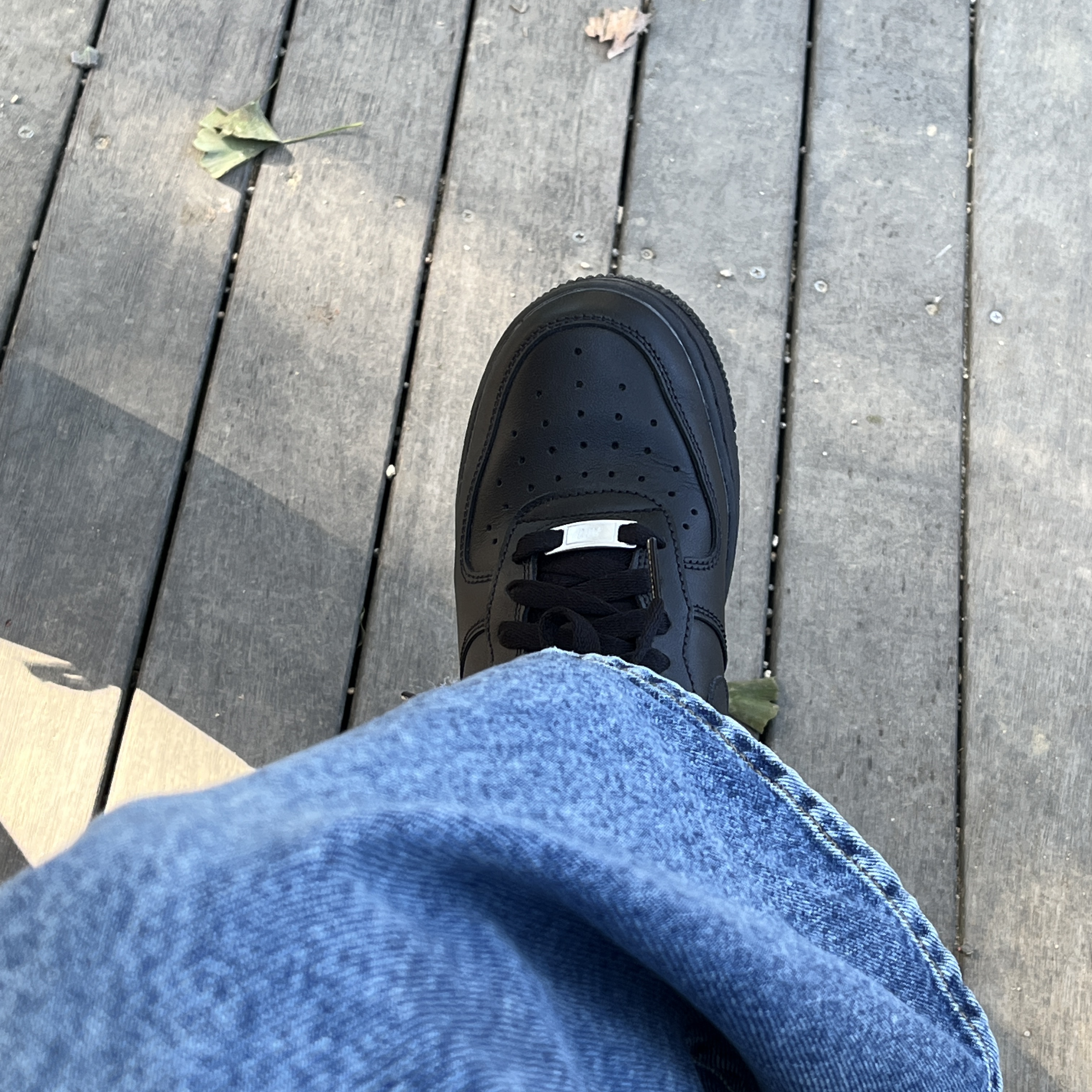 (W) Nike Air Force 1 '07 Low Triple Black 착용 스타일