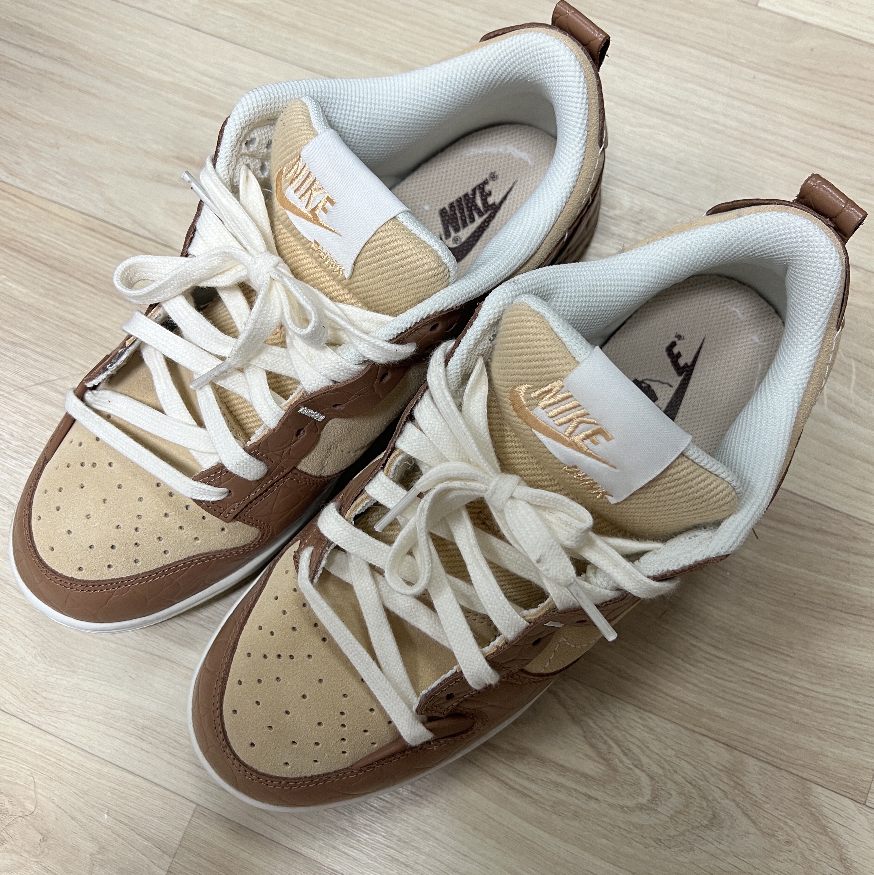 (W) Nike Dunk Low Disrupt 2 SE Mineral Clay 착용 스타일 - 3