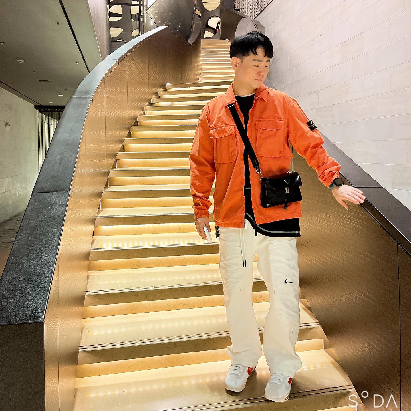 Stone Island 114WN T.CO+OLD Overshirt Orange - 22SS, Nike x Off-White NRG Pants White 착용 스타일 - 1