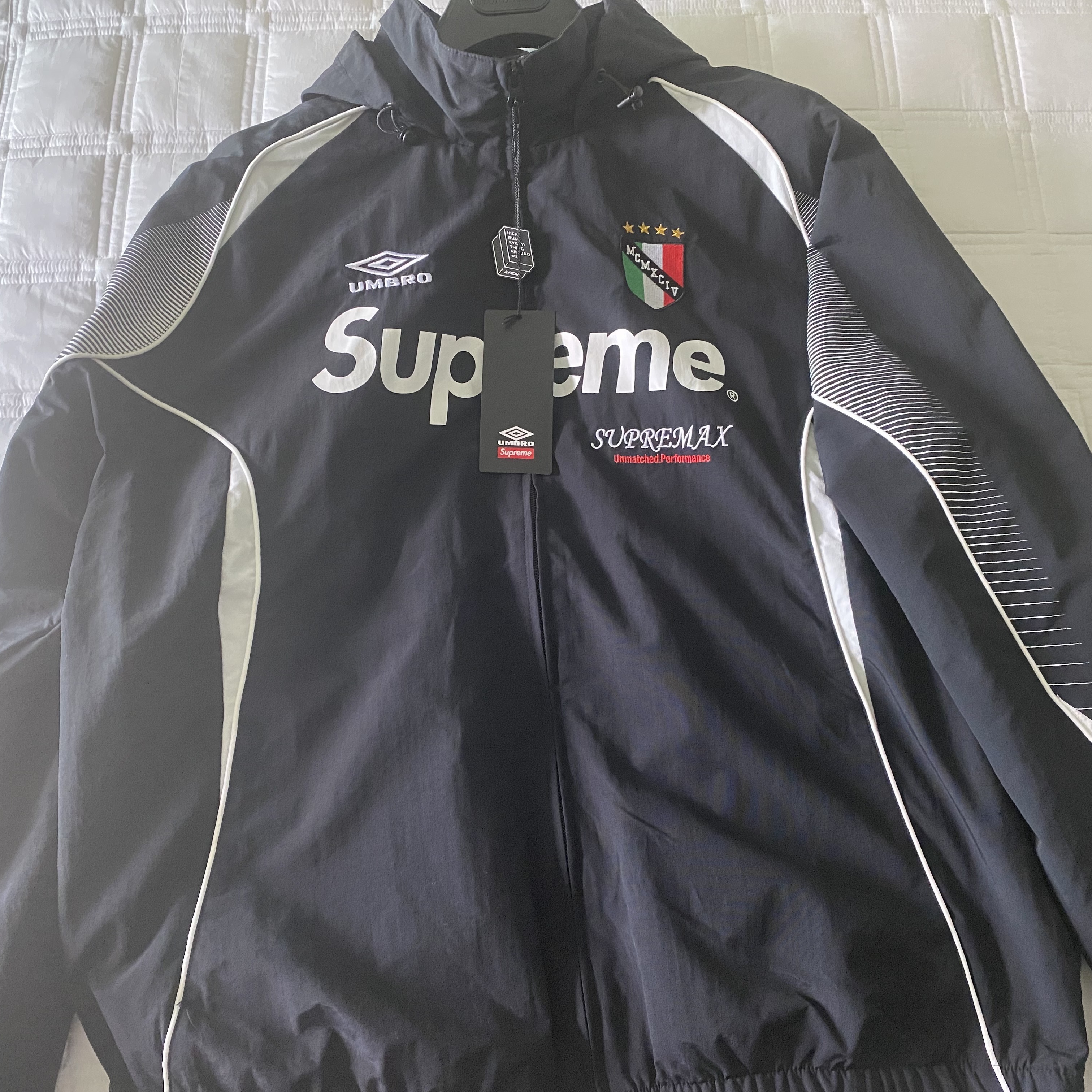 Supreme x Umbro Track Jacket Black - 22SS 착용 스타일