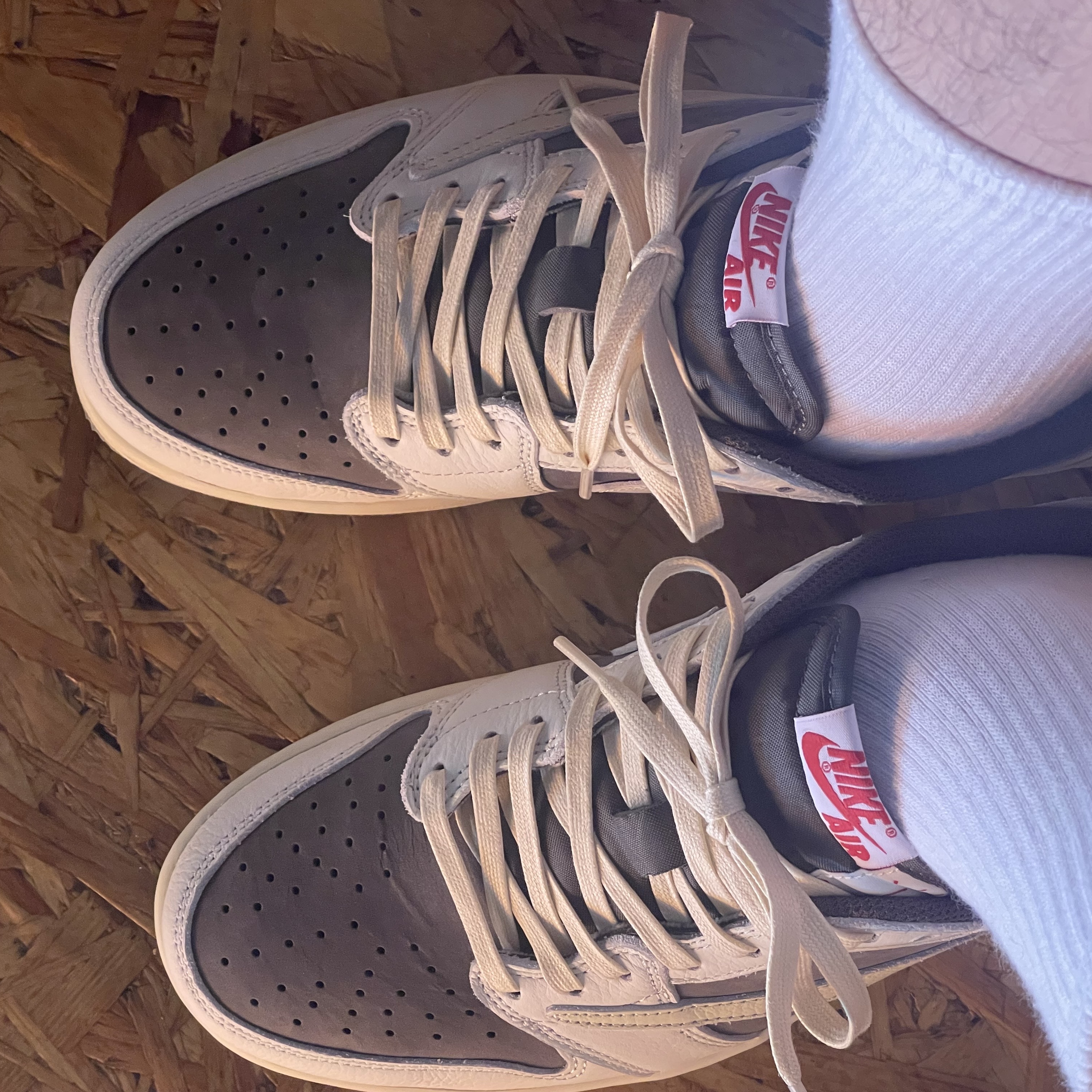 Jordan 1 x Travis Scott Retro Low OG SP Sail and Ridgerock, Stone Island B0943 Nylon Metal Swimming Trunk Aqua - 22SS 착용 스타일 - 3