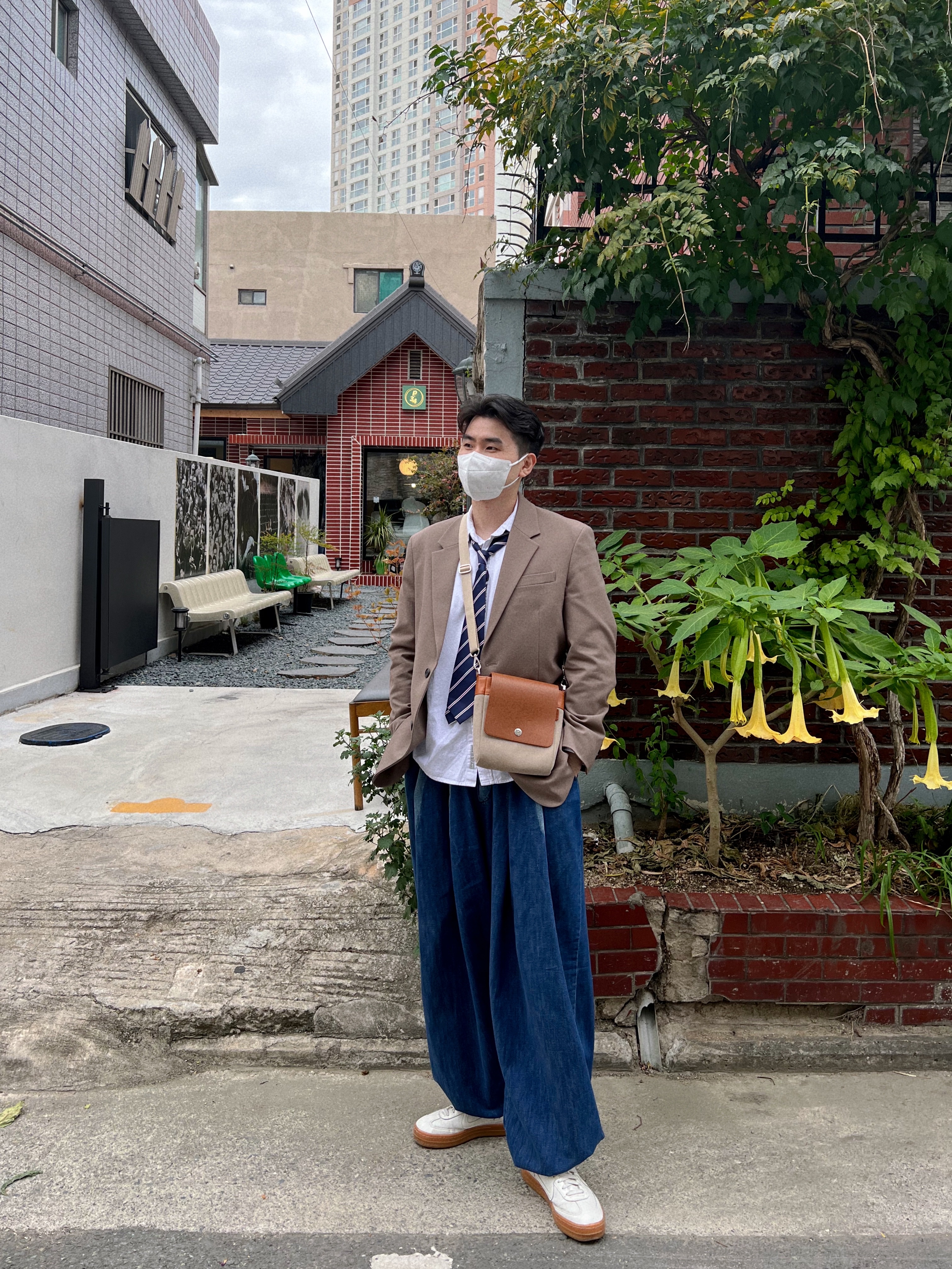 Maison Margiela Replica Paper Effect Sneakers White 착용 스타일