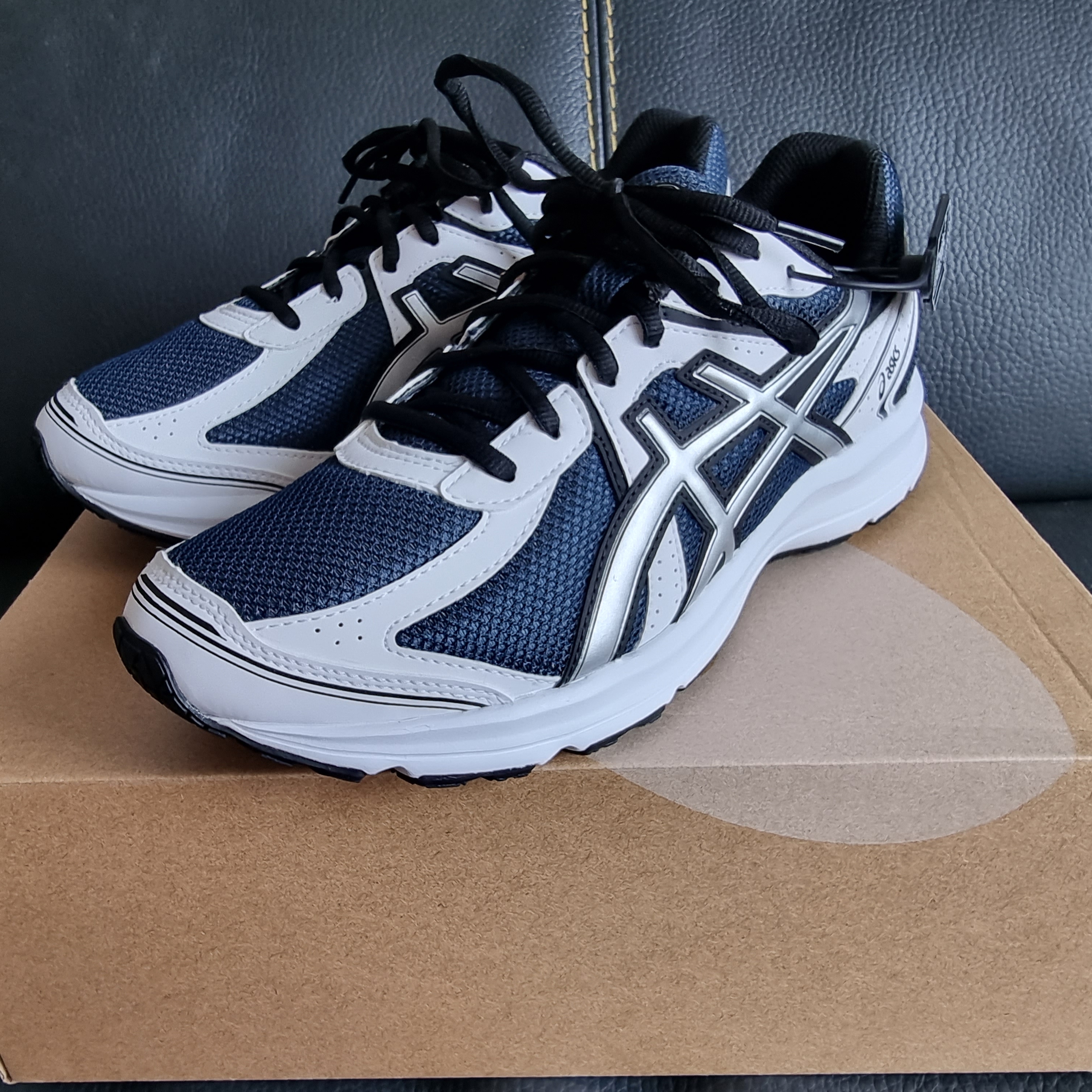 Asics Jog 100 S Navy Pure Silver - 2E Wide 착용 스타일
