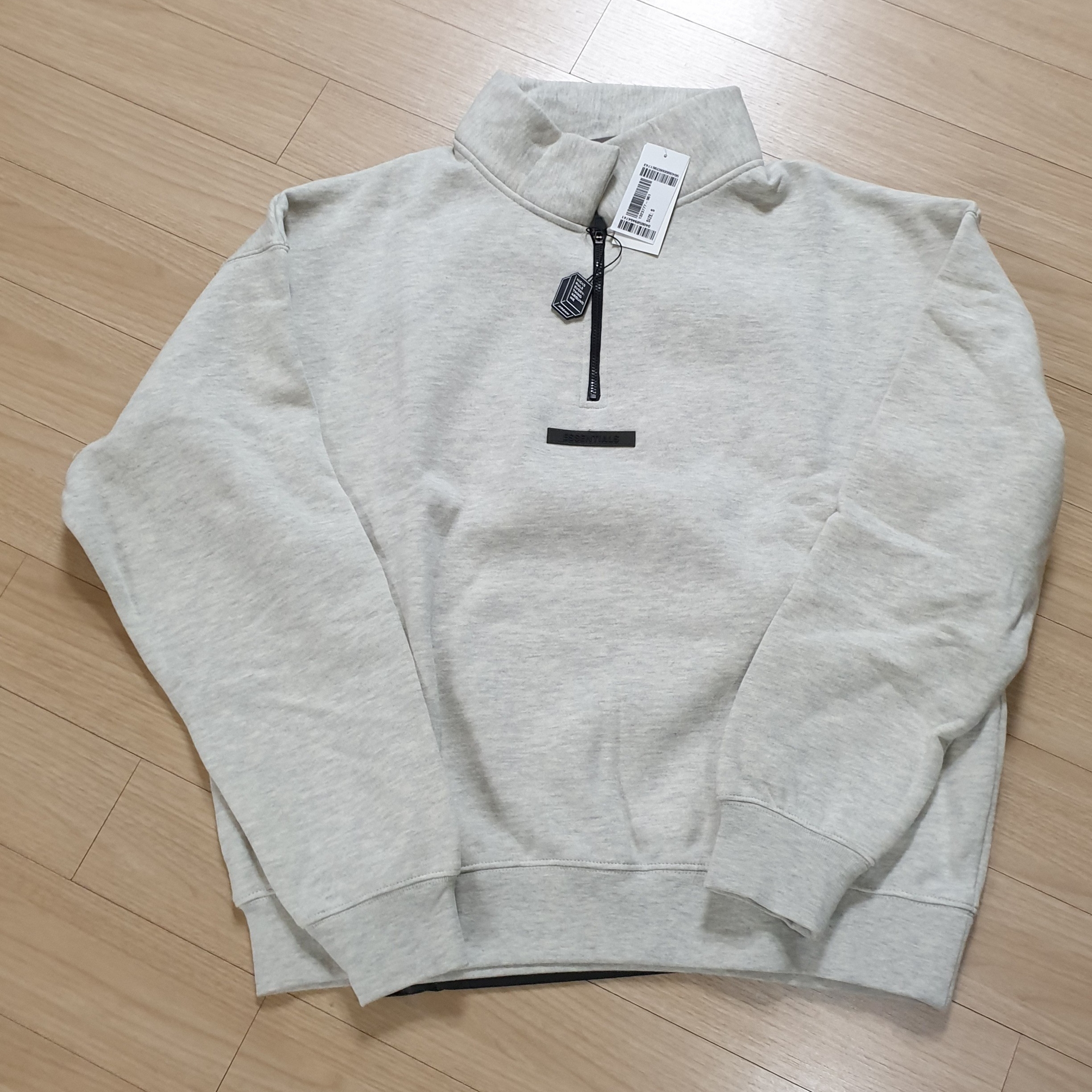 Essentials Mockneck Half-Zip Oatmeal - 21SS 착용 스타일 - 2