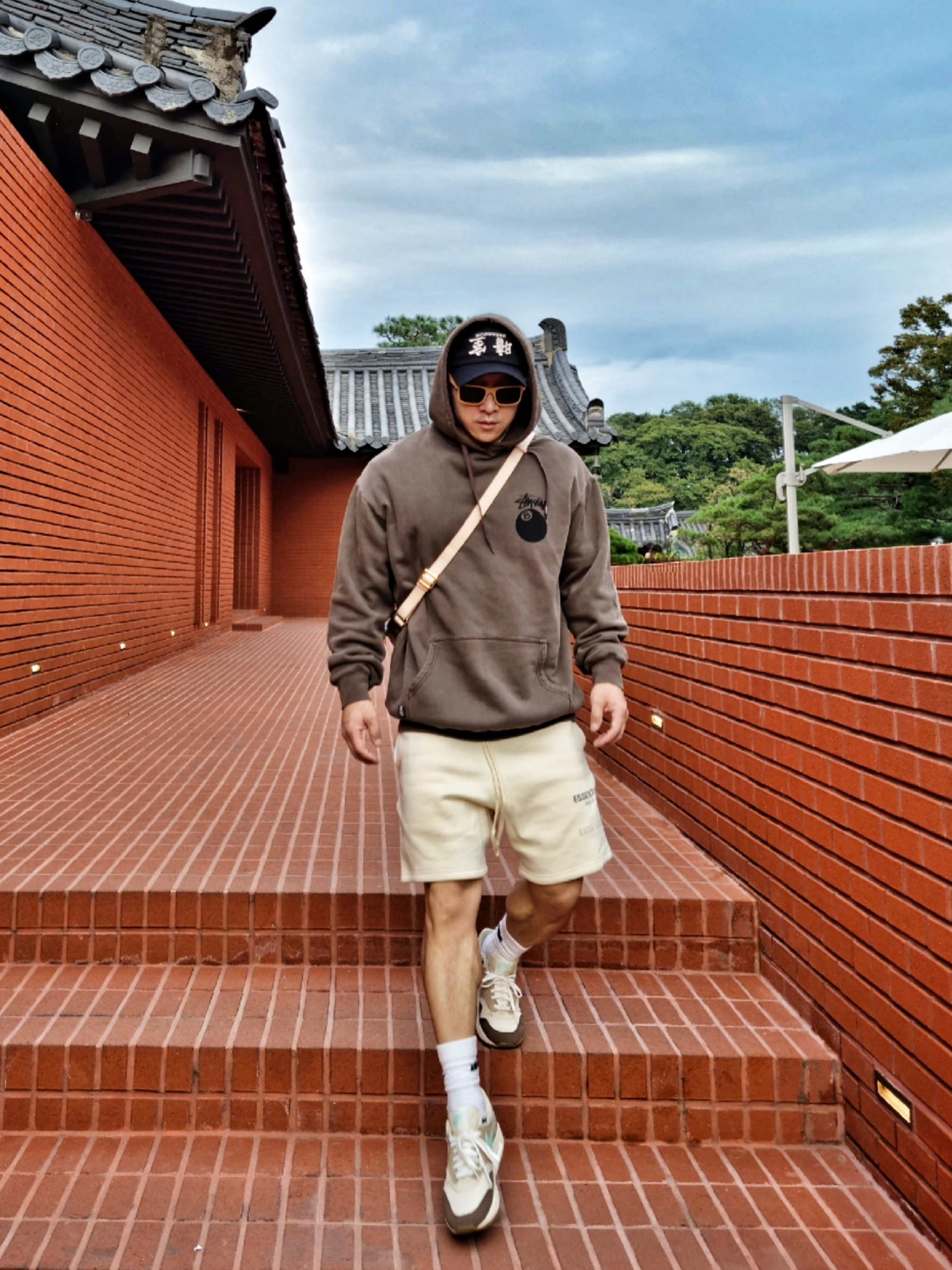 Darkr8m Studio Upside Down Silver Logo Cap, Stussy 8 Ball Hoodie Ash Heather - 21FW 착용 스타일 - 1