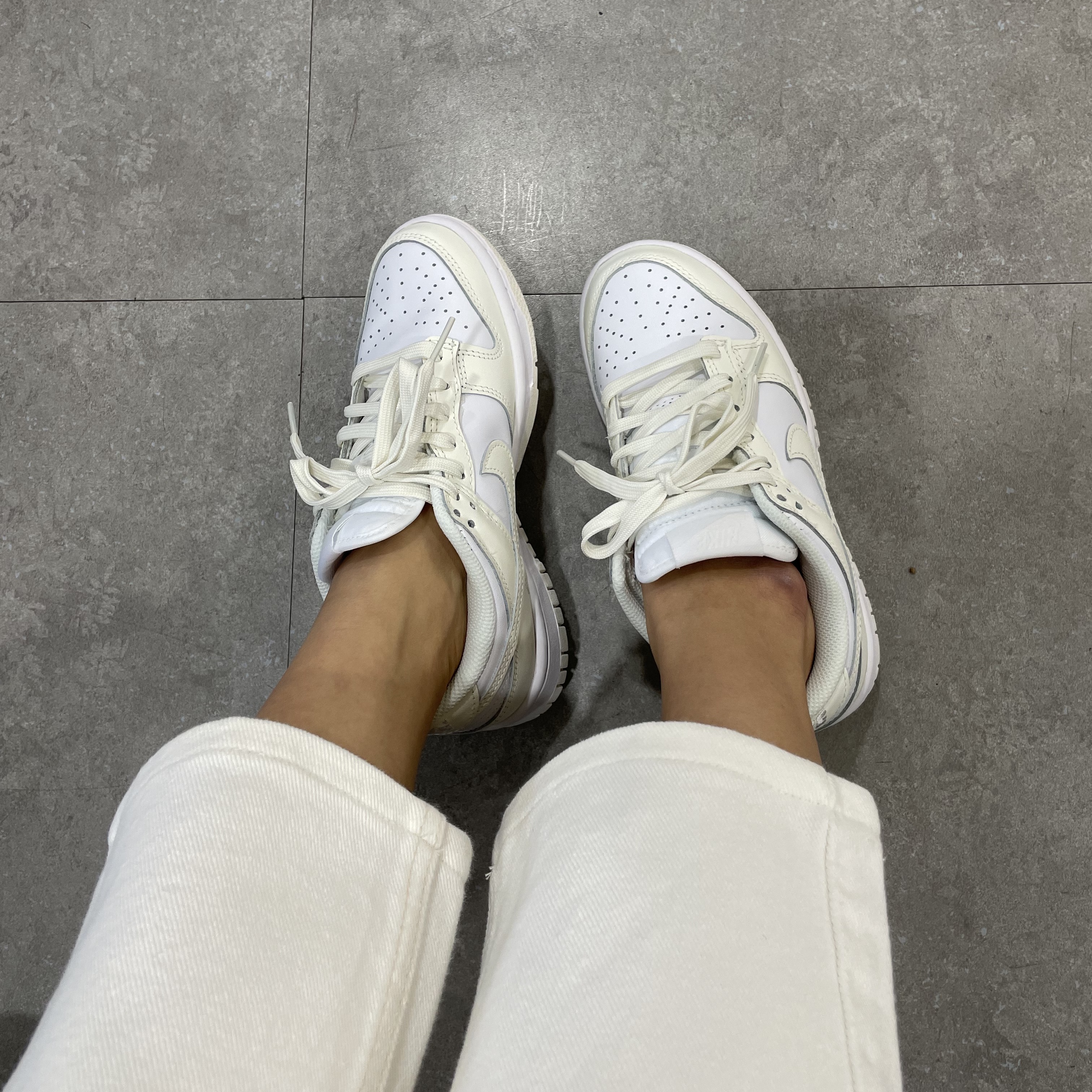 (W) Nike Dunk Low White and Sail 착용 스타일