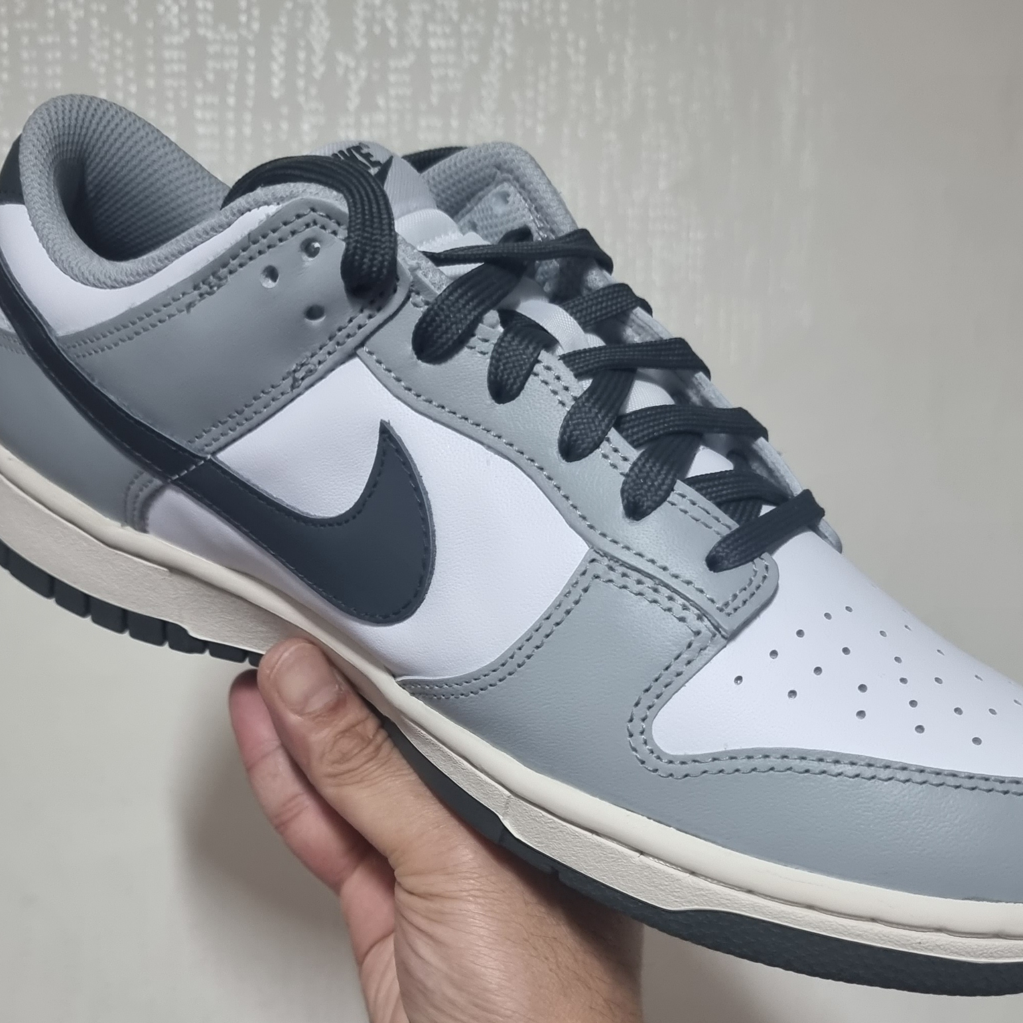 (W) Nike Dunk Low Light Smoke Grey 착용 스타일 - 2