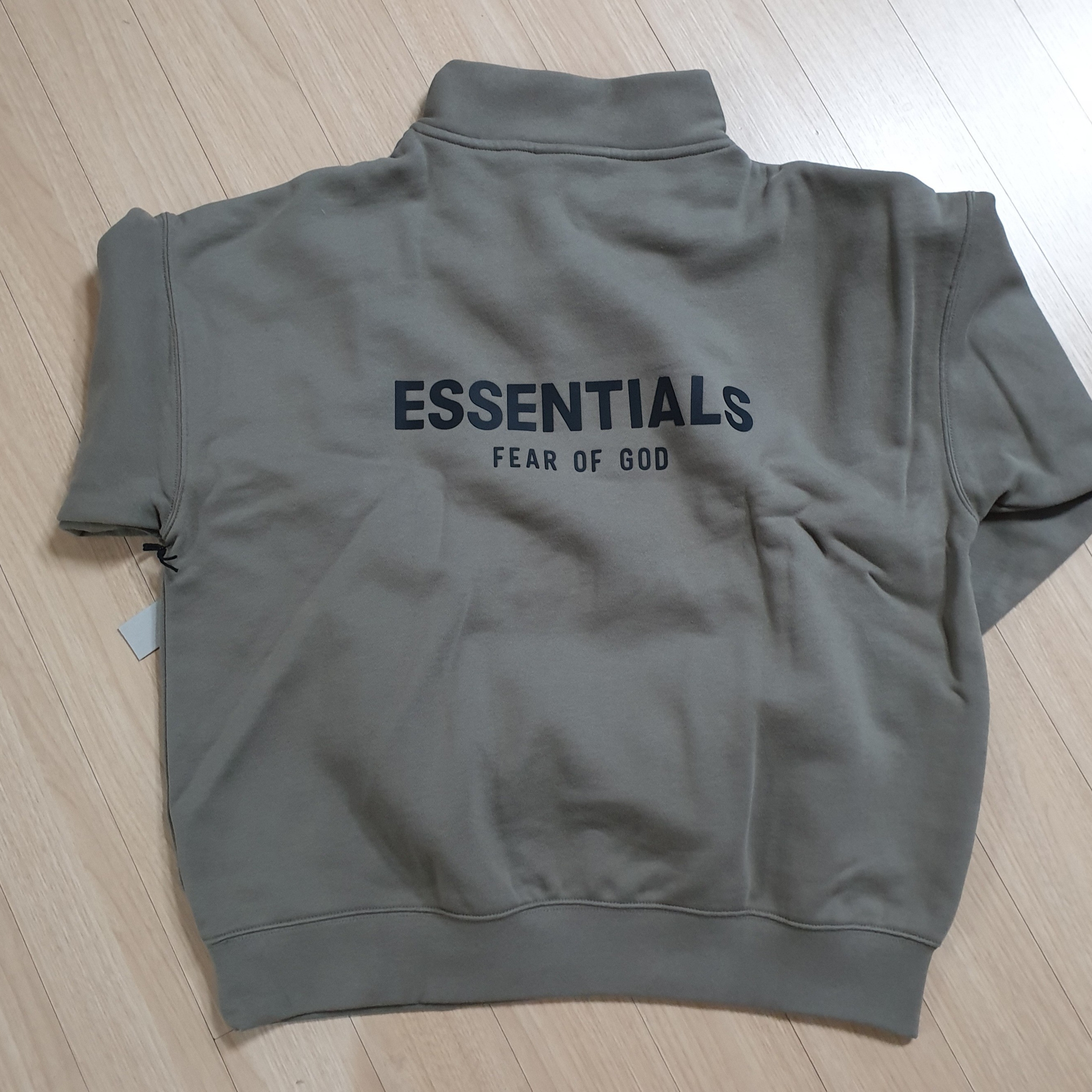 Essentials Mockneck Half-Zip Taupe - 21SS 착용 스타일 - 1