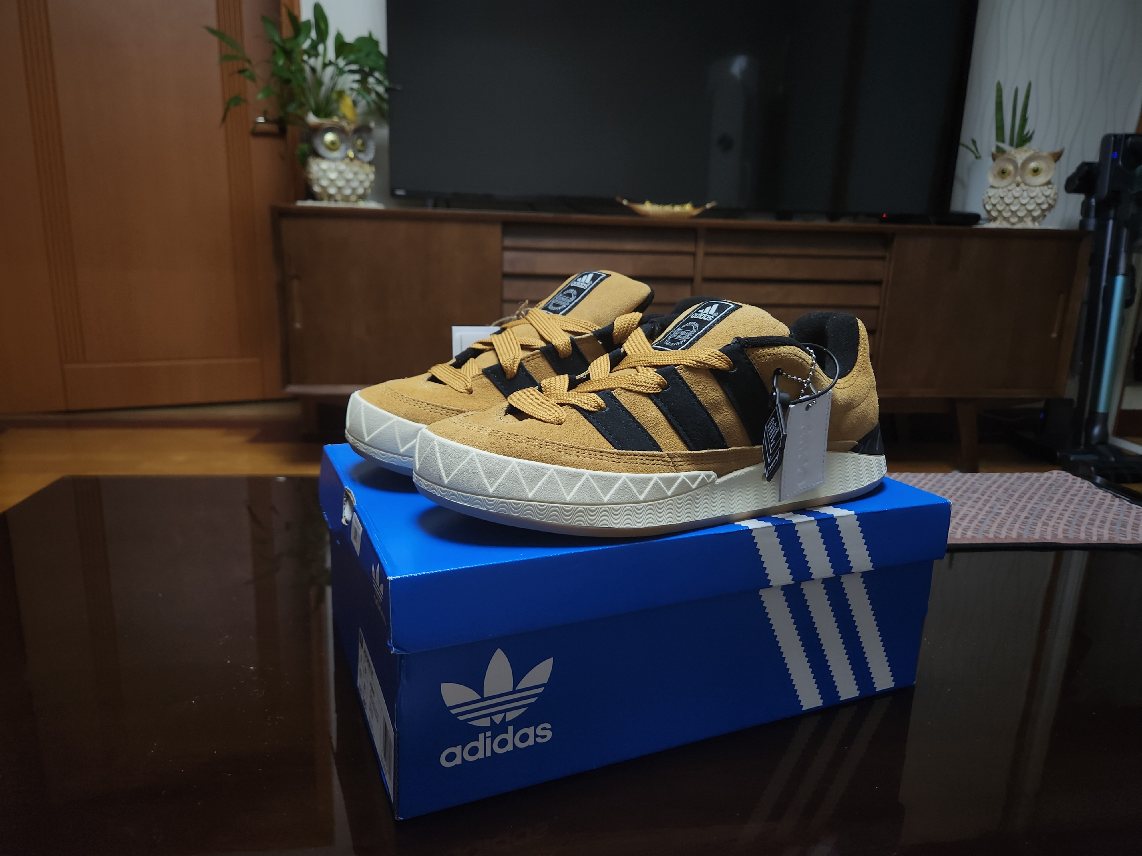 Adidas x Atmos Adimatic OG Shoebox 착용 스타일