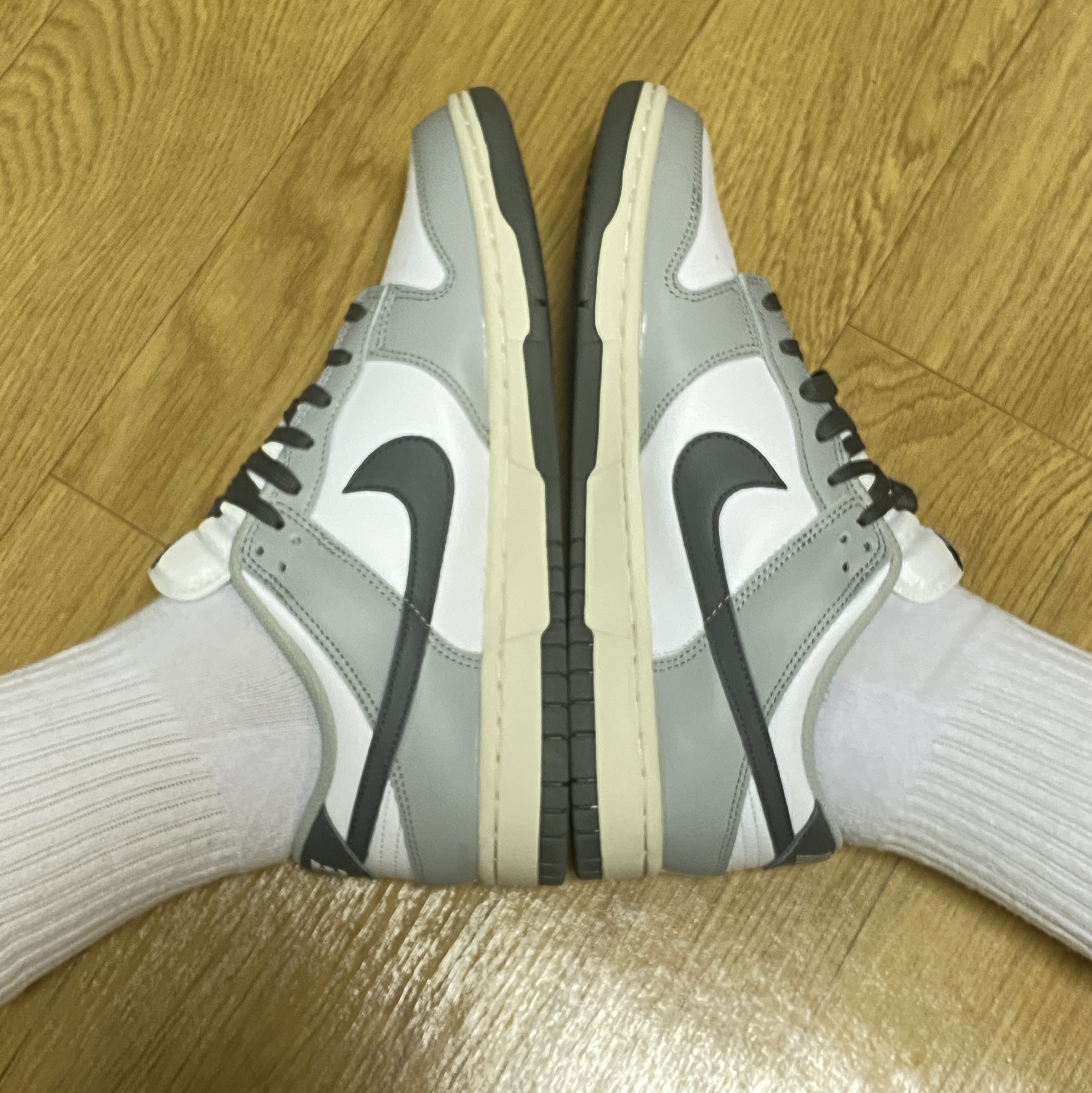 (W) Nike Dunk Low Light Smoke Grey 착용 스타일