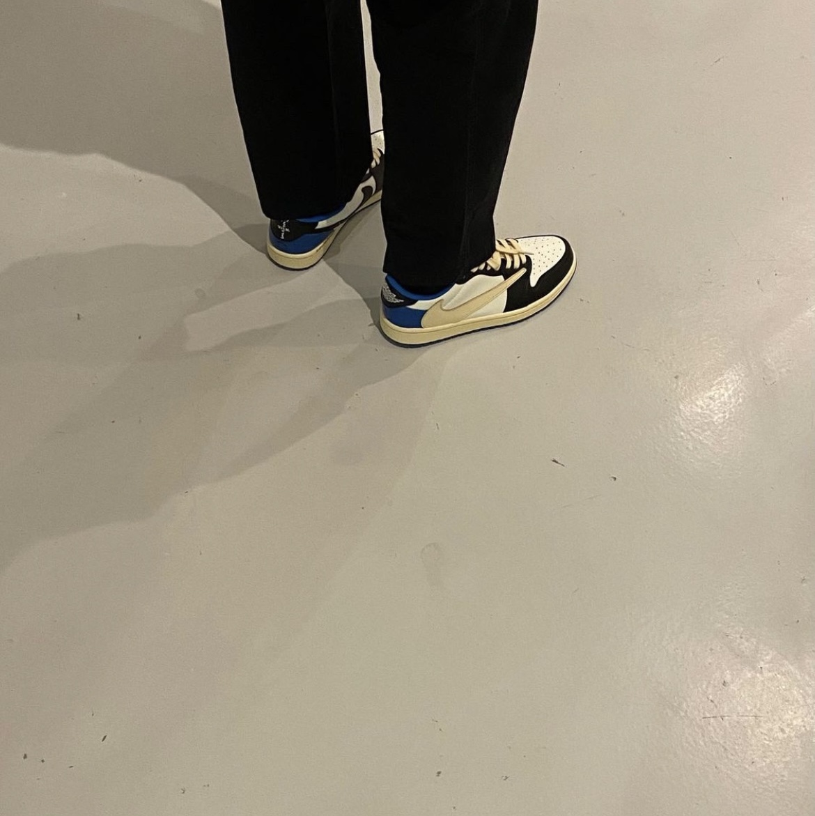 Jordan 1 x Travis Scott x Fragment Retro Low OG SP Military Blue 착용 스타일