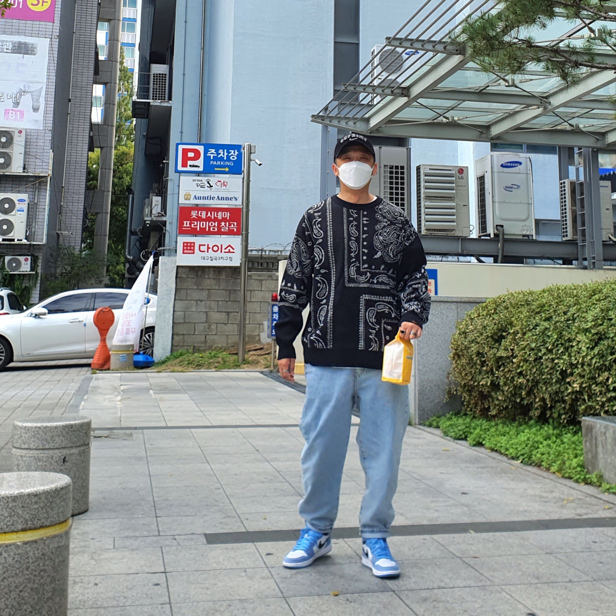 Jordan 1 Retro High OG University Blue, Supreme x Nike Arc Corduroy 6-Panel Black - 22SS 착용 스타일 - 2