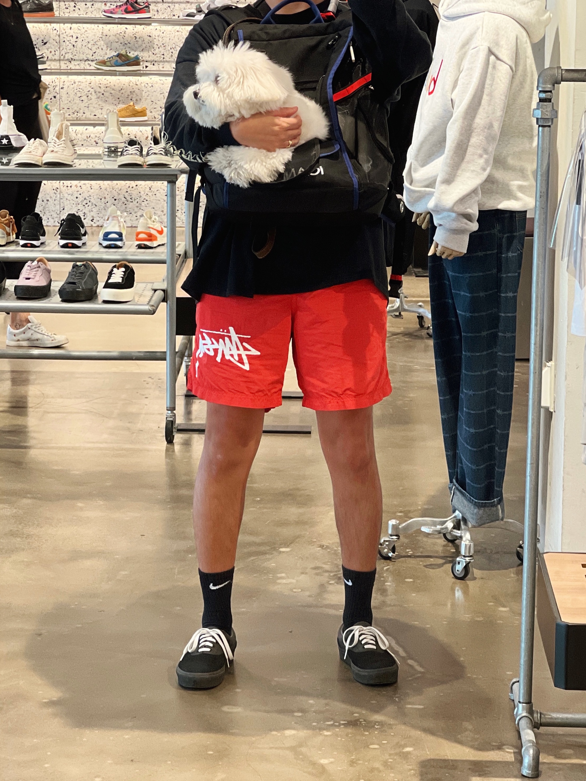 Vans x Neighborhood ComfyCush Era Black, Nike x Stussy Water Shorts Habanero Red 착용 스타일 - 2