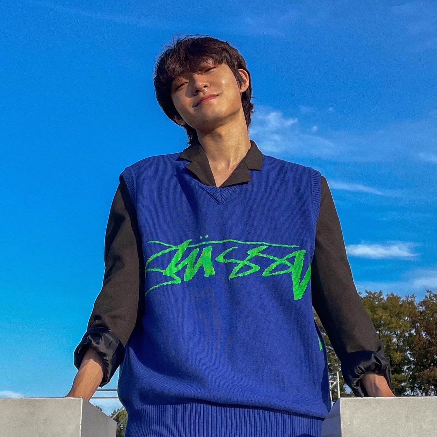 Stussy Sweater Vest Blue 착용 스타일 - 3