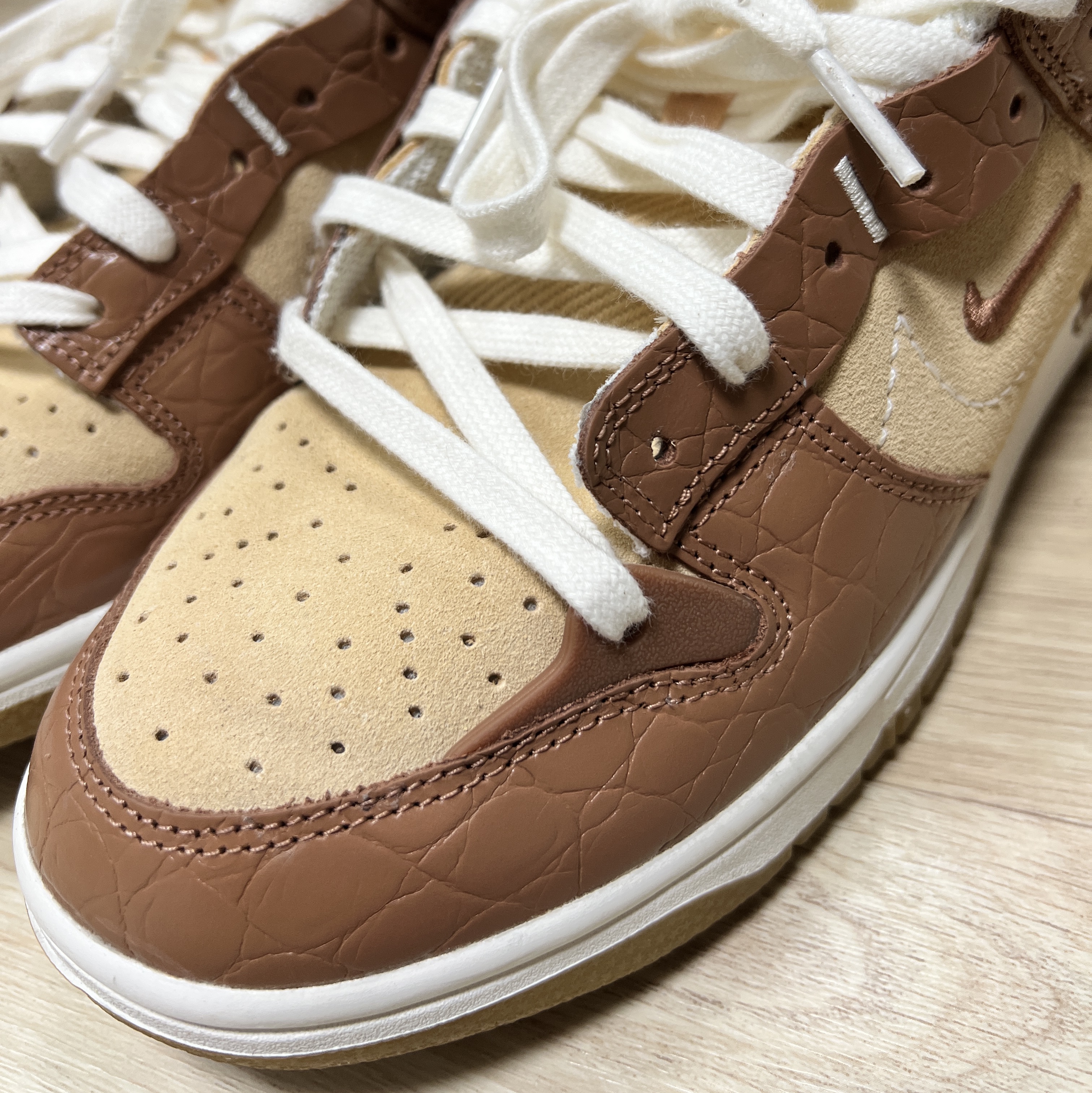 (W) Nike Dunk Low Disrupt 2 SE Mineral Clay 착용 스타일 - 1