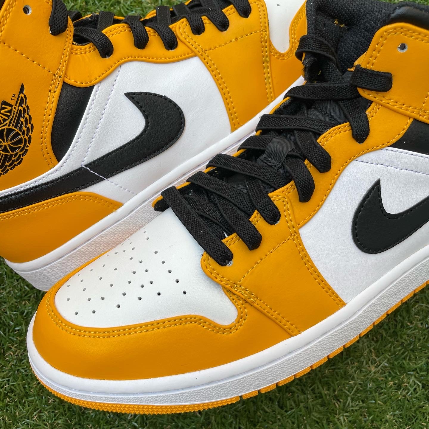 Jordan 1 Mid Taxi 착용 스타일 - 2