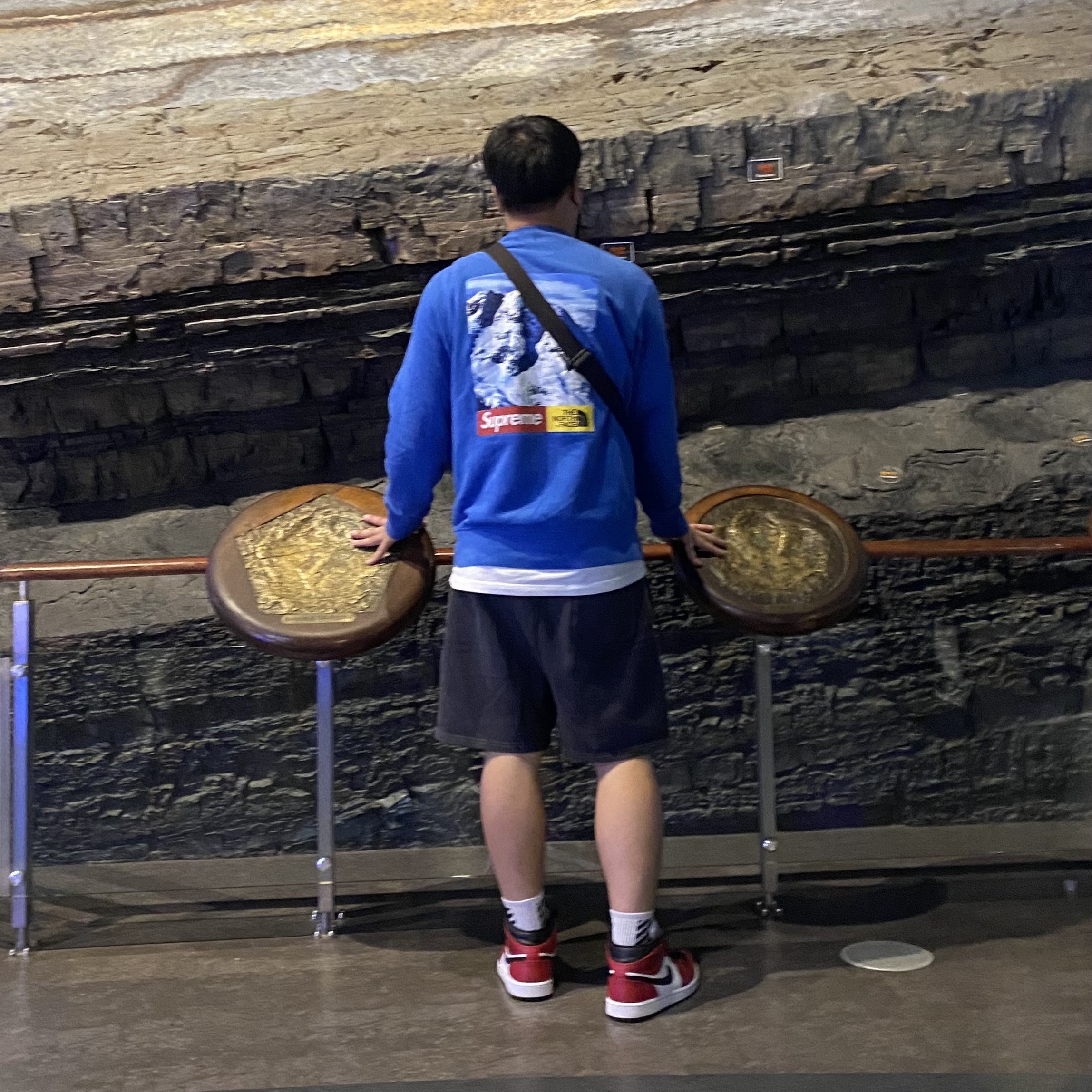 Jordan 1 Mid Chicago Black Toe, Essentials The Core Collection Sweatshorts Black 착용 스타일