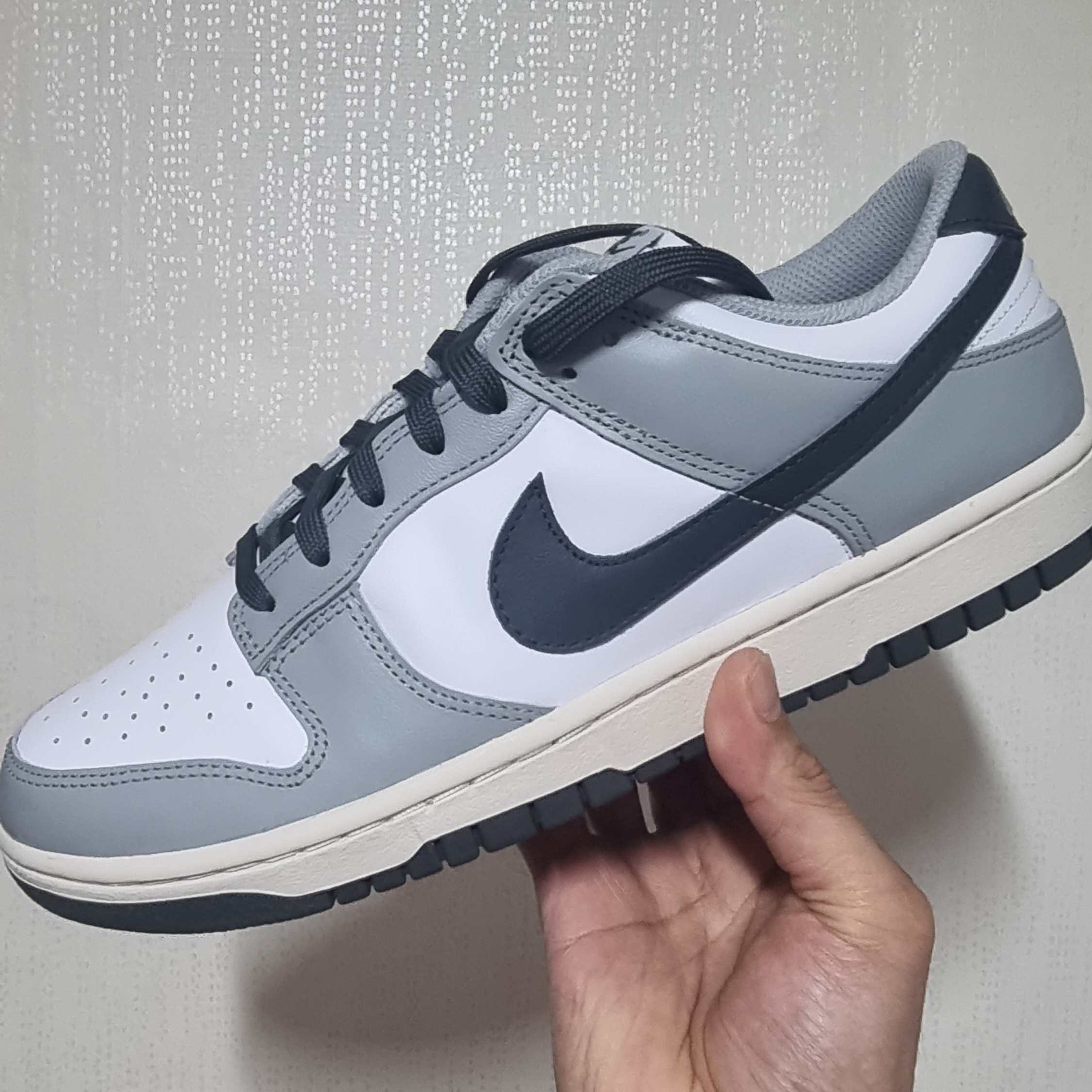 (W) Nike Dunk Low Light Smoke Grey 착용 스타일 - 1
