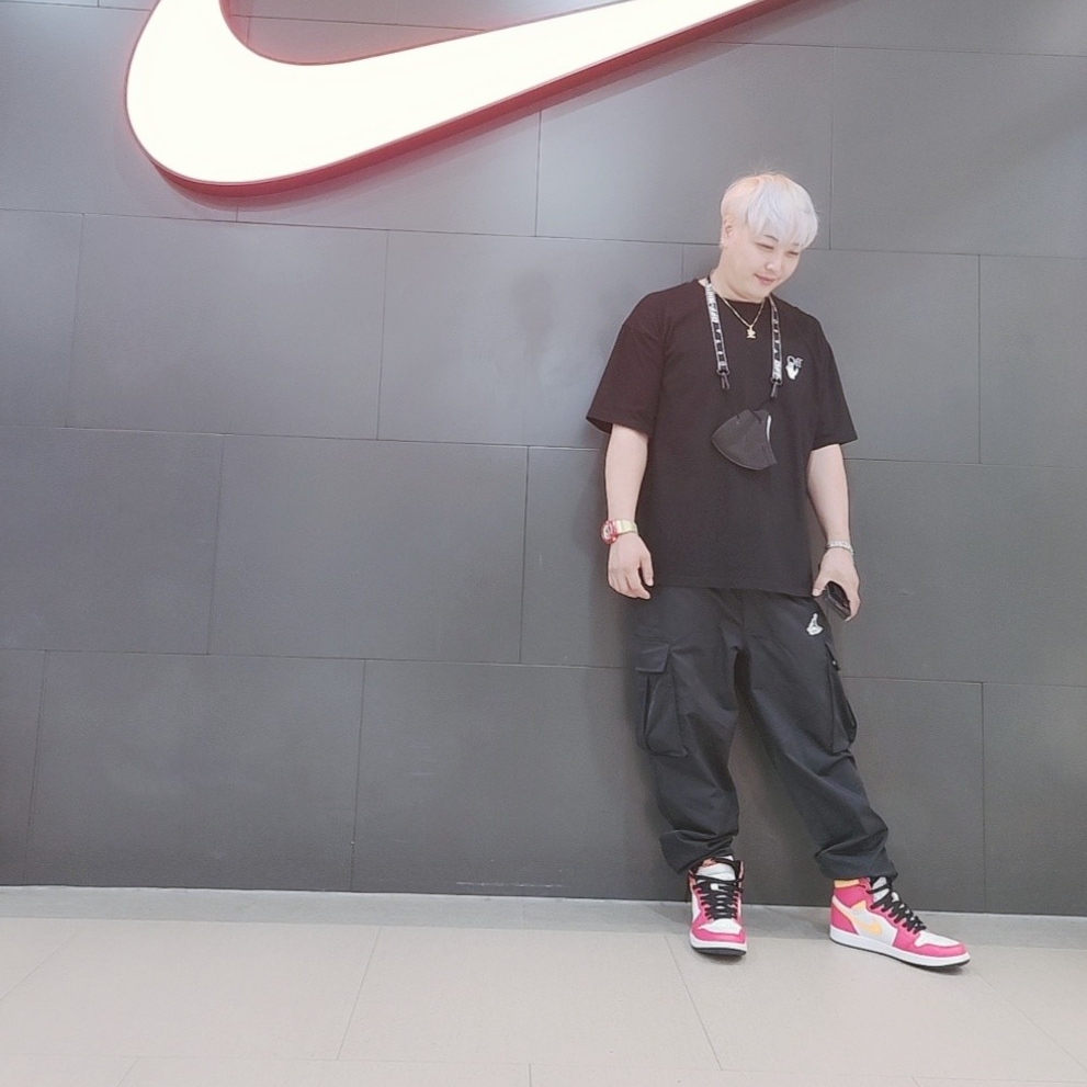 Jordan 1 Retro High OG Light Fusion Red 착용 스타일 - 1