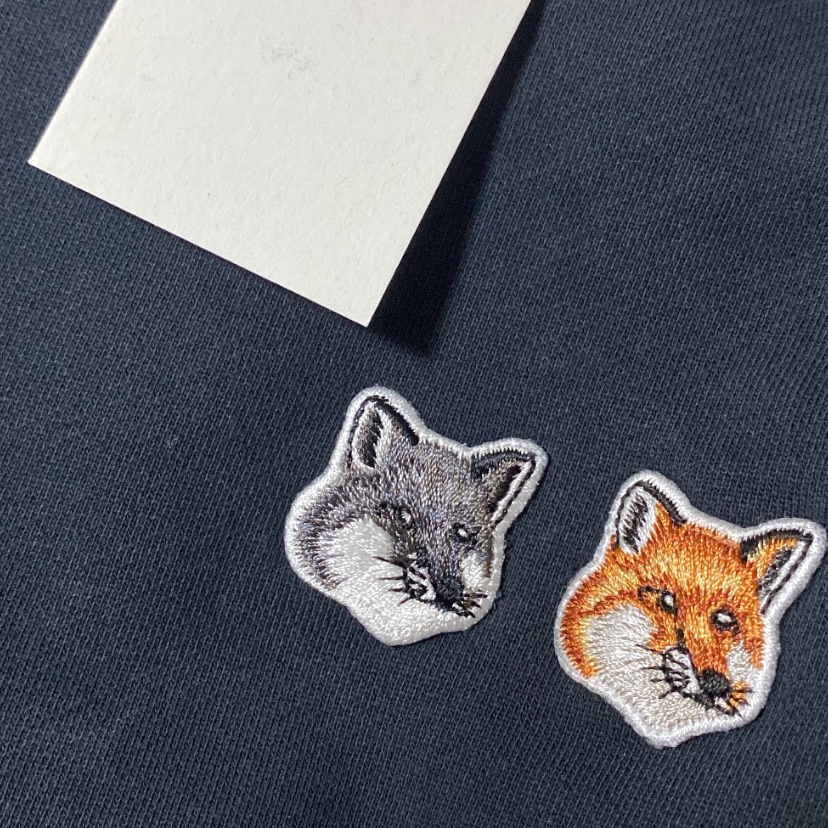 Maison Kitsune Double Fox Head Patch Classic Sweatshirt Anthracite 착용 스타일