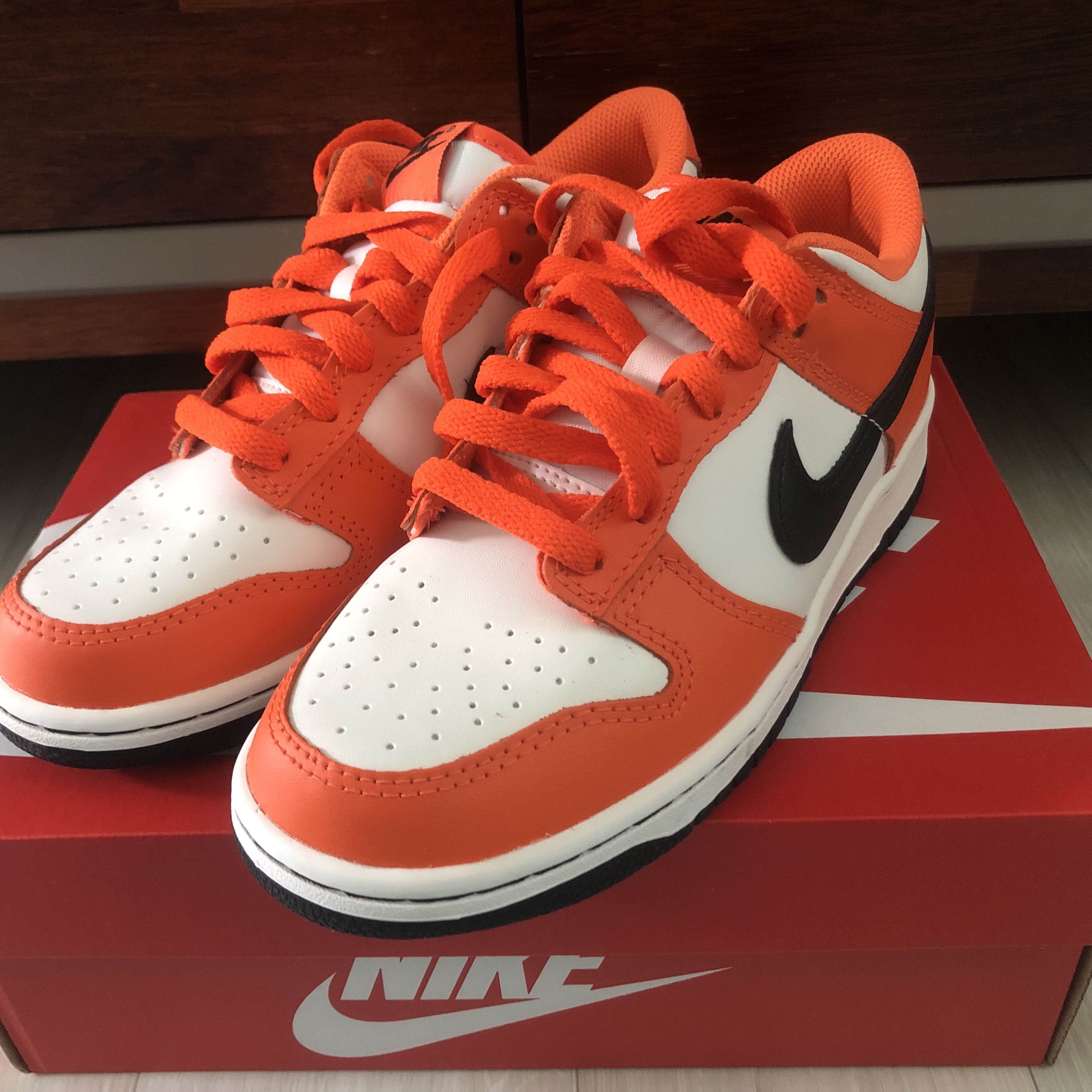 (GS) Nike Dunk Low Safety Orange 착용 스타일