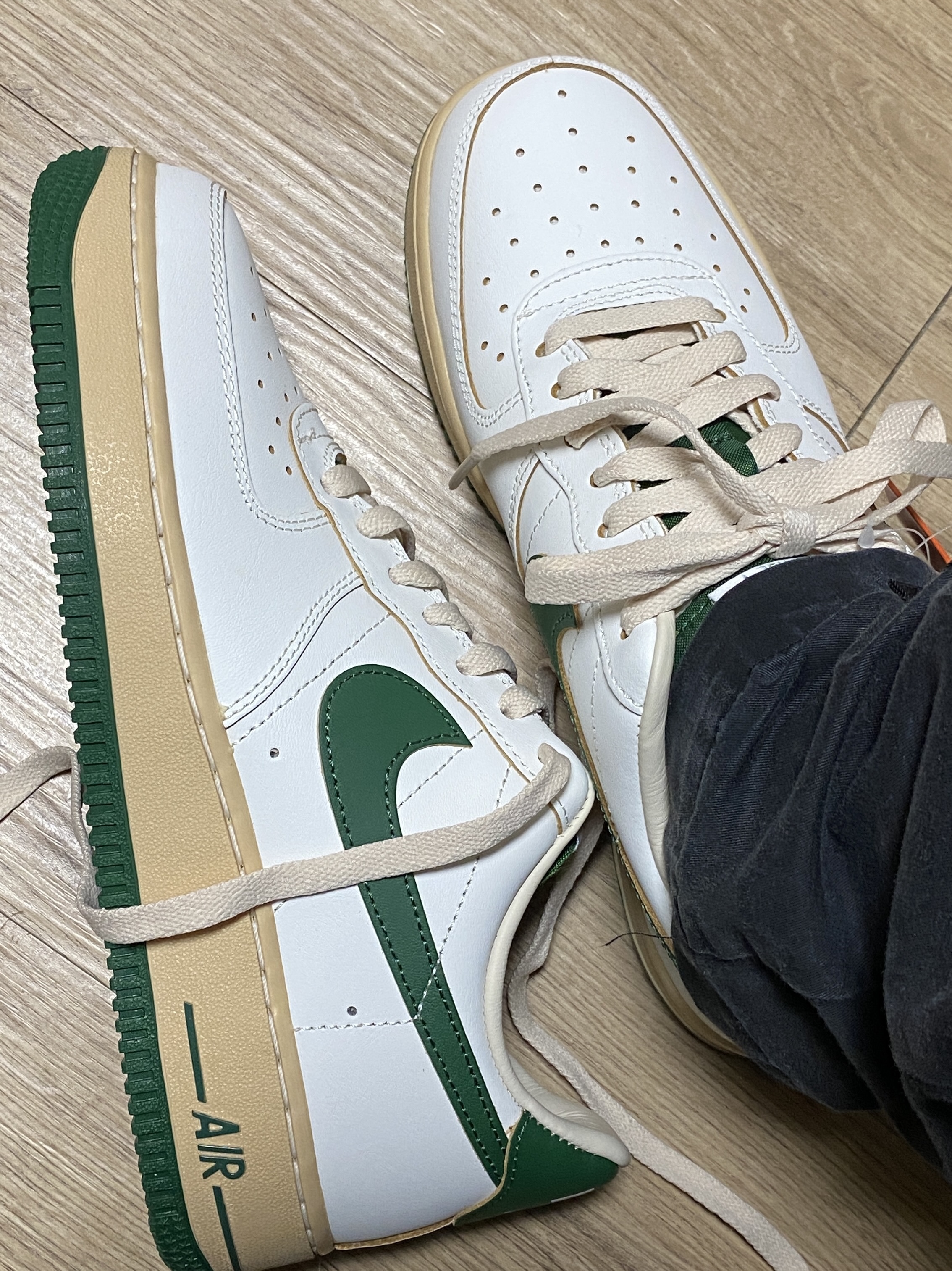 (W) Nike Air Force 1 Low Gorge Green 착용 스타일 - 2