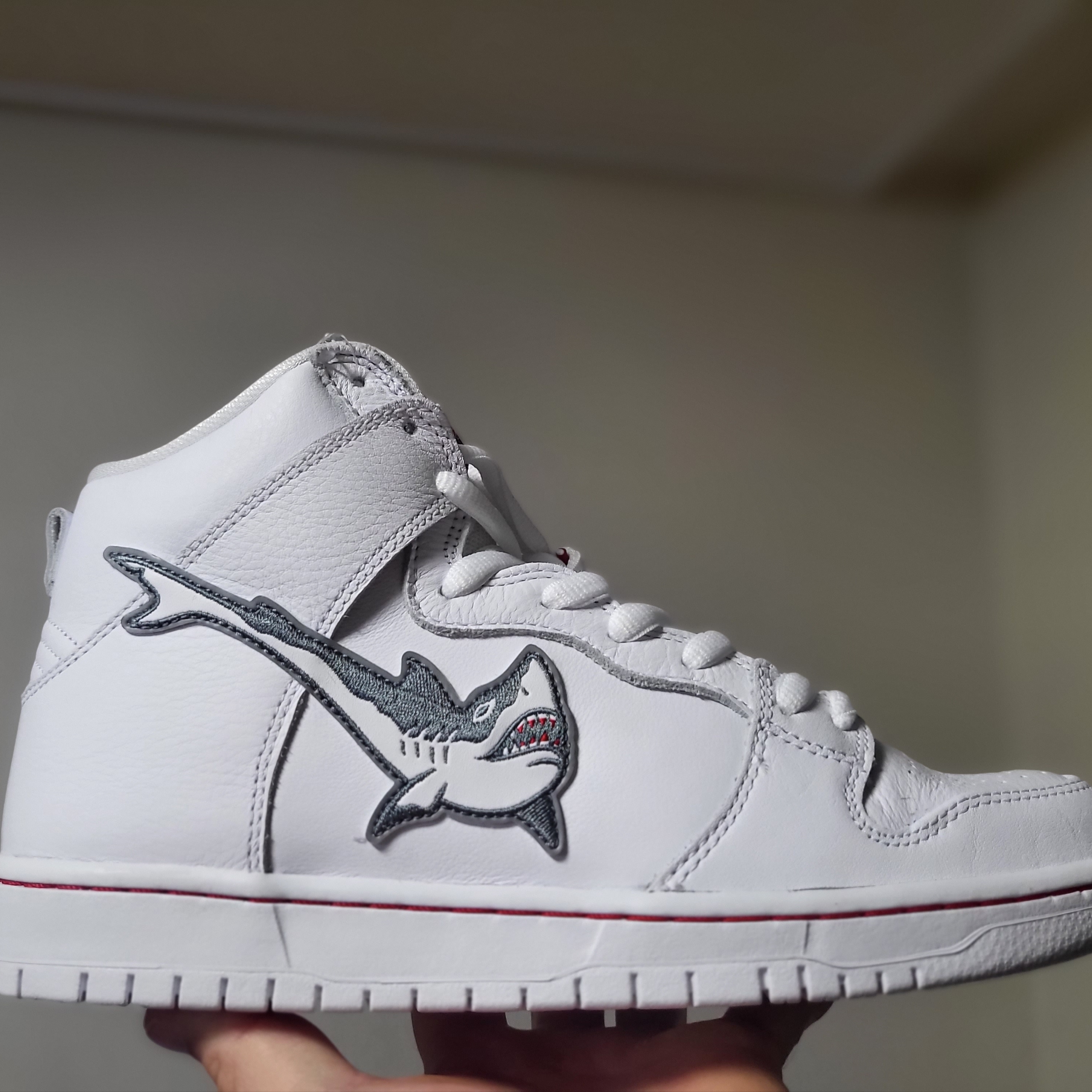 Nike SB Dunk High Oski Shark 착용 스타일