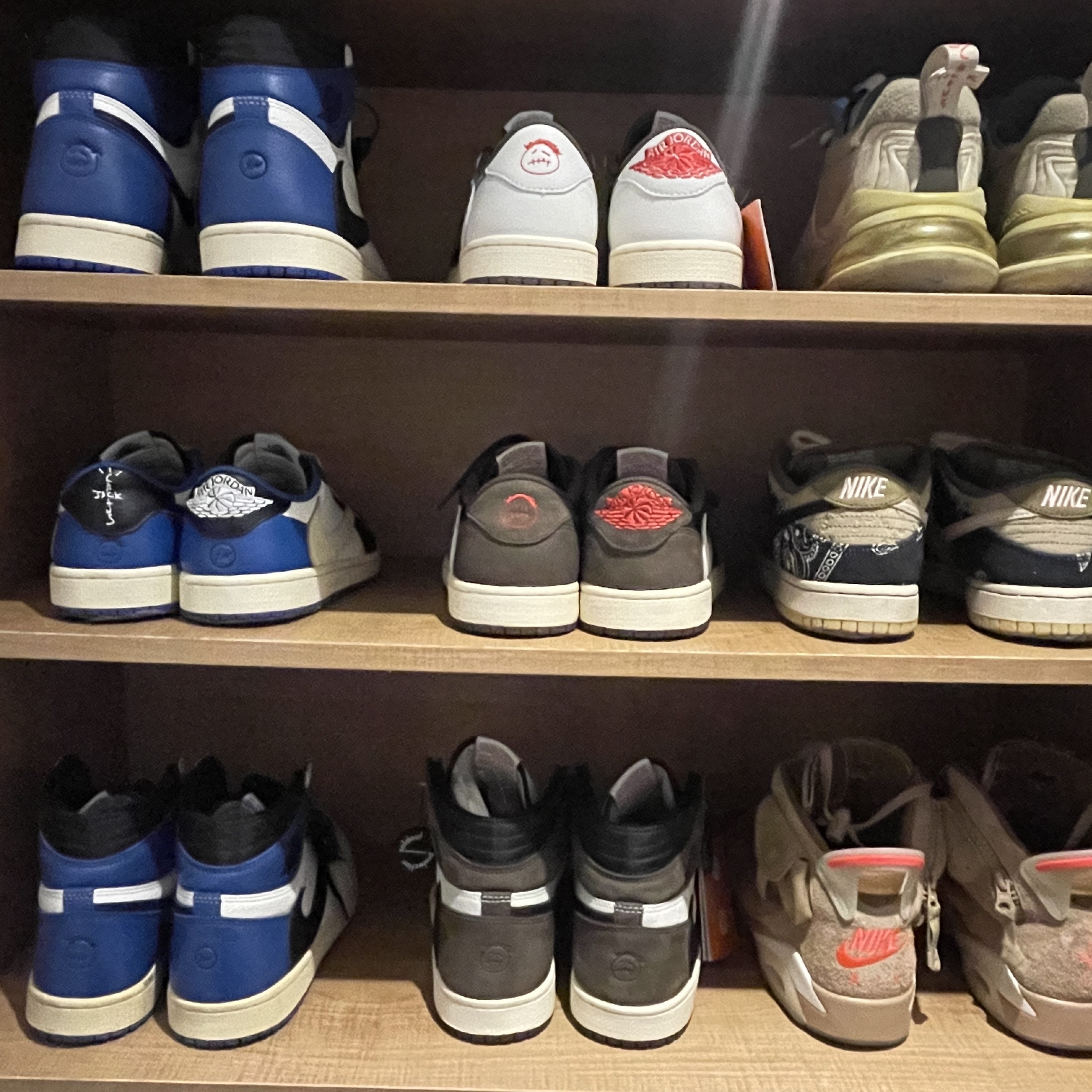Jordan 1 x Travis Scott Retro Low OG SP Sail and Ridgerock, Jordan 1 x Travis Scott x Fragment Retro Low OG SP Military Blue 착용 스타일