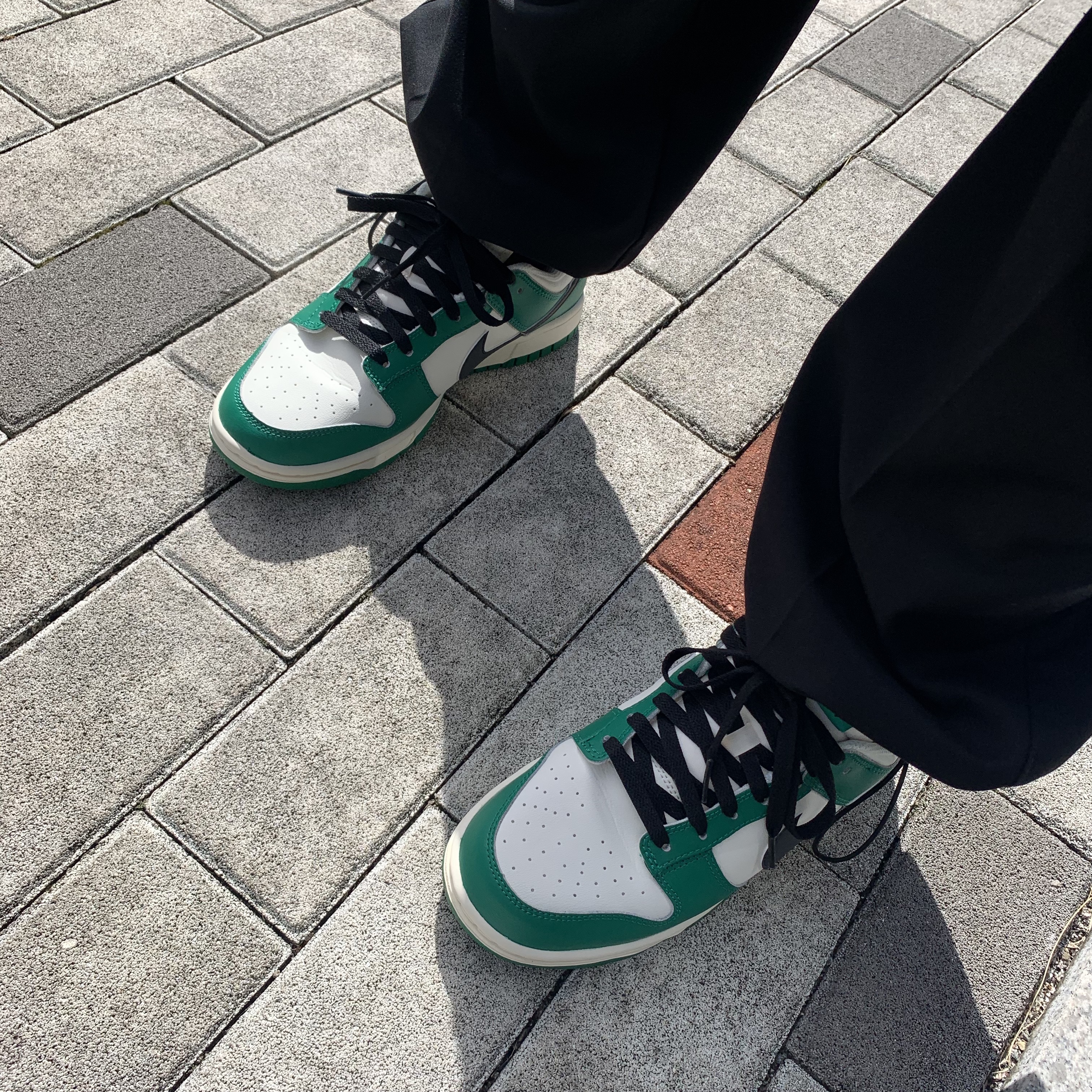 Nike Dunk Low Retro SE Jackpot Malachite 착용 스타일 - 2