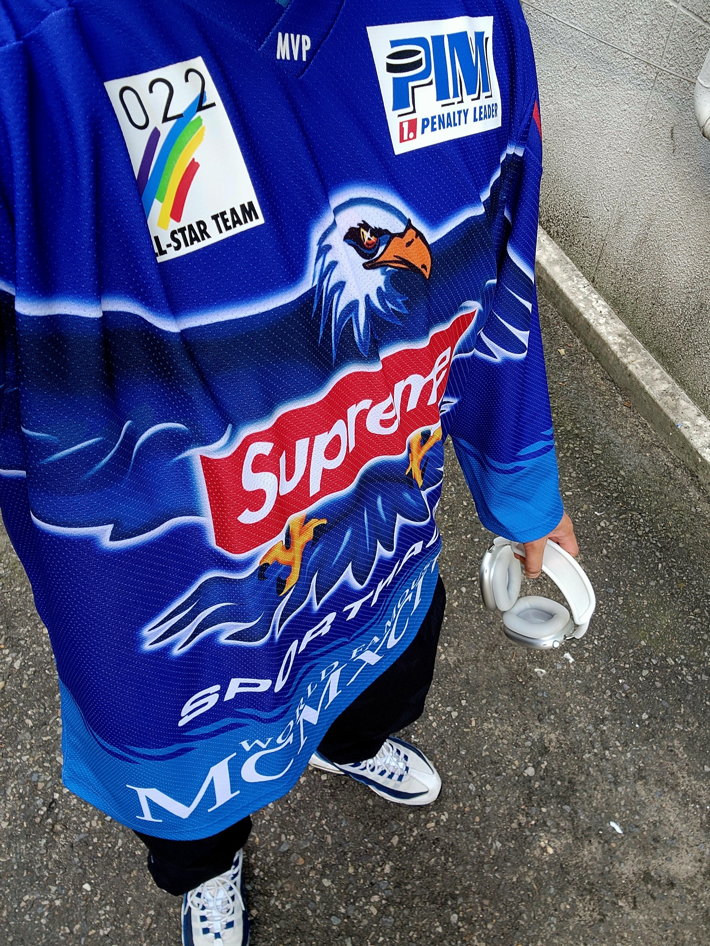 Supreme Eagle Hockey Jersey Royal - 22SS, Nike Air Max 95 White Slate Blue 착용 스타일