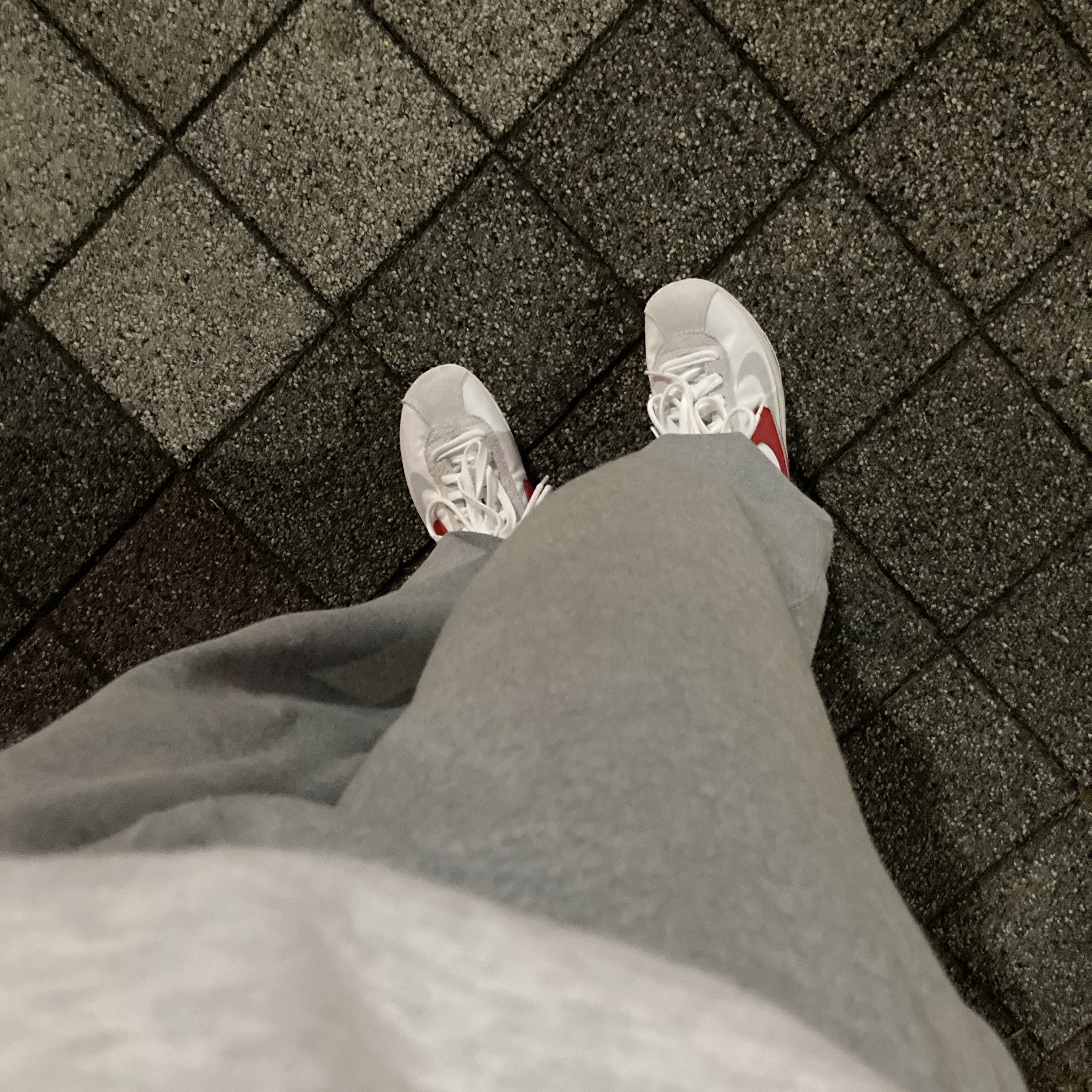 Nike x Sacai Zoom Cortez SP White and University Red 착용 스타일