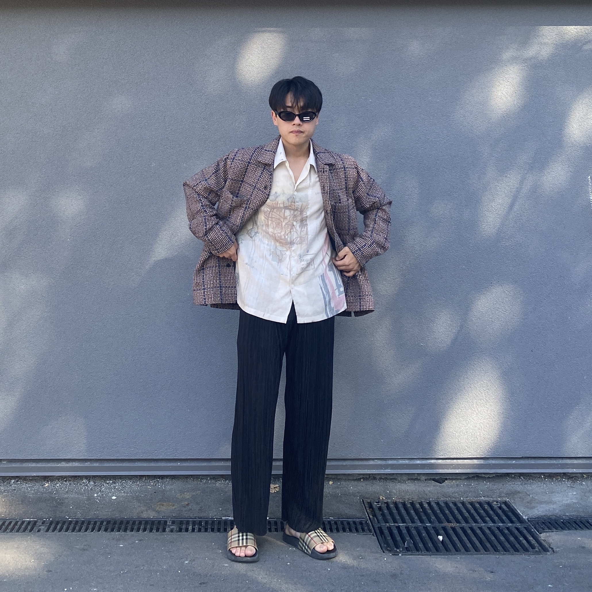 Burberry Vintage Check Slides Archive Beige 착용 스타일 - 3