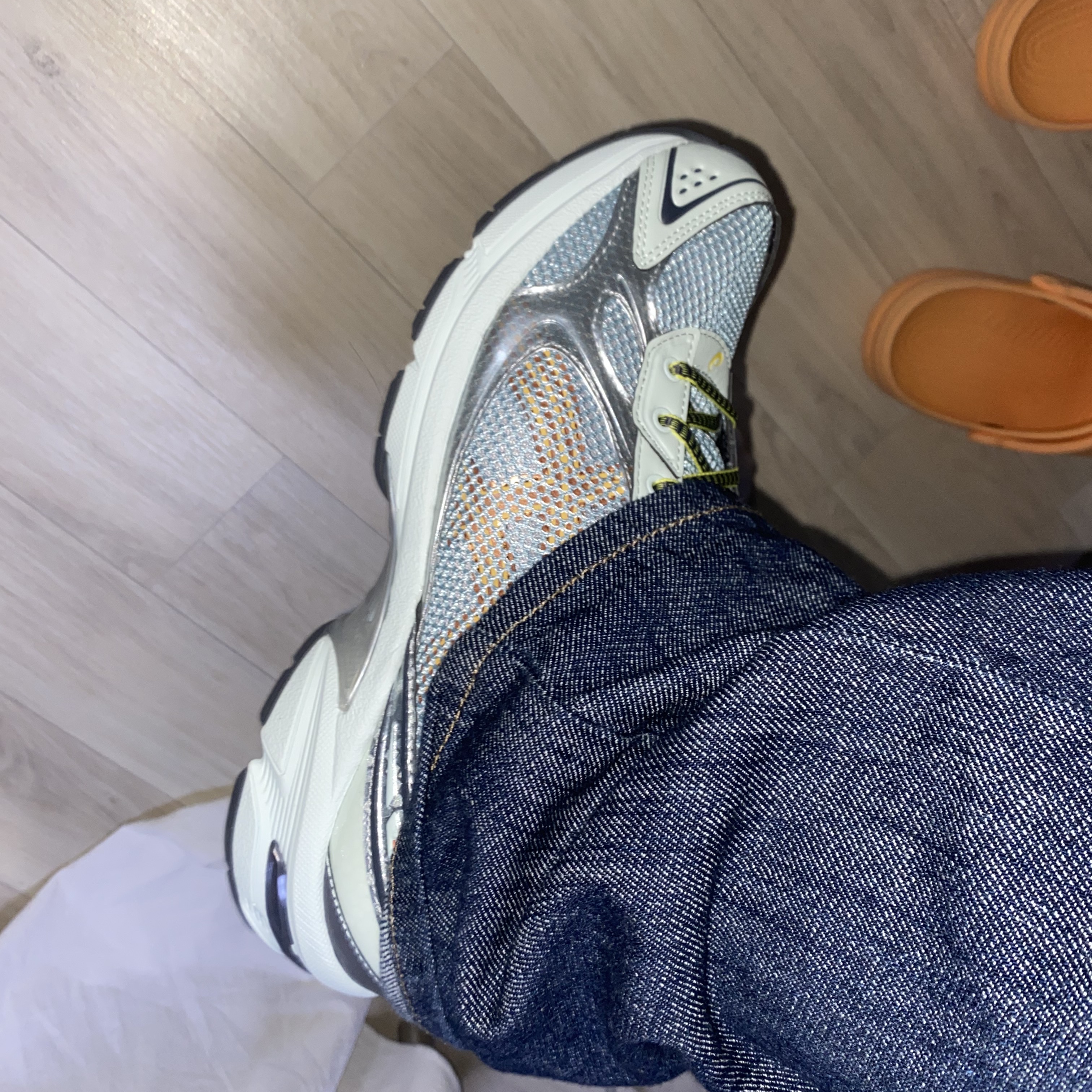 Asics UB4-S Gel-1130 Smoke Blue, Asics UB4-S Gel-1130 Graphite Grey 착용 스타일 - 1