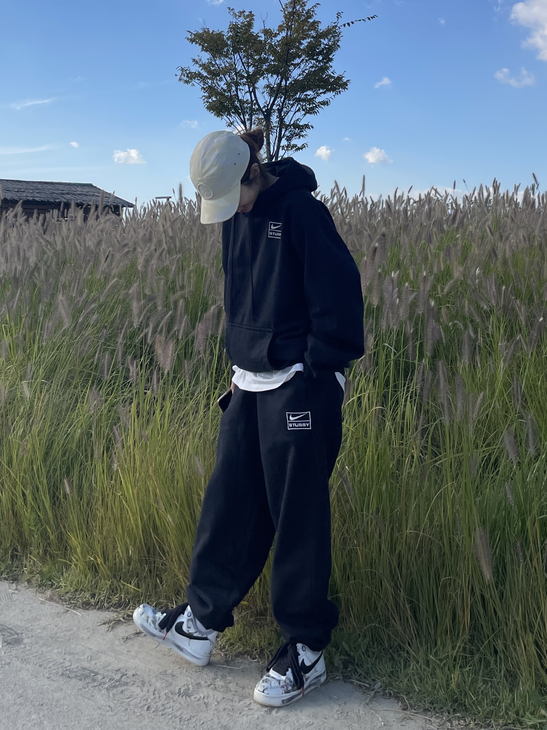 Nike x Stussy NRG RA Washed Pullover Hoodie Black (DN4028-010), Nike x Stussy NRG RA Washed Fleece Pants Black (DN4030-010) 착용 스타일 - 2