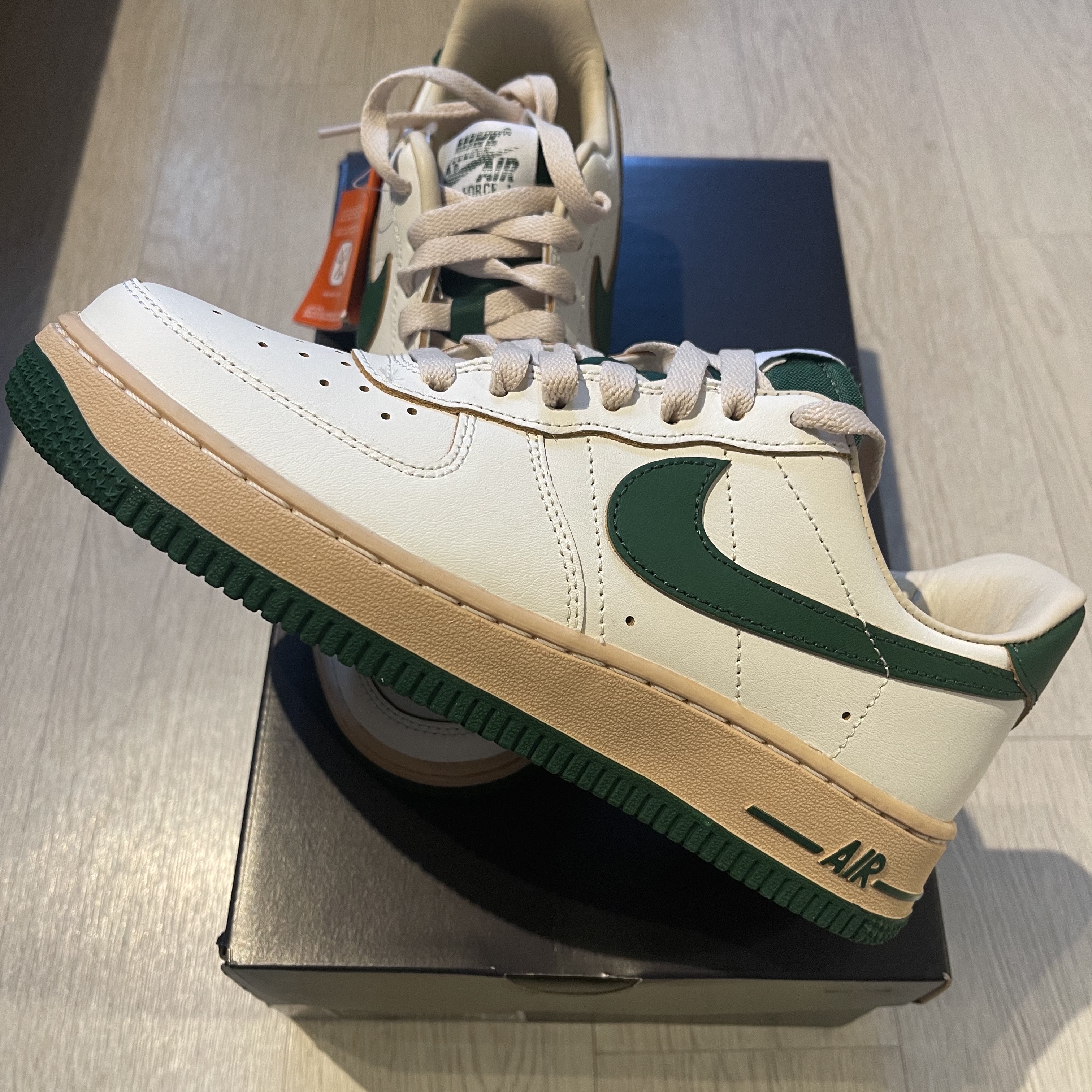 (W) Nike Air Force 1 Low Gorge Green 착용 스타일 - 1