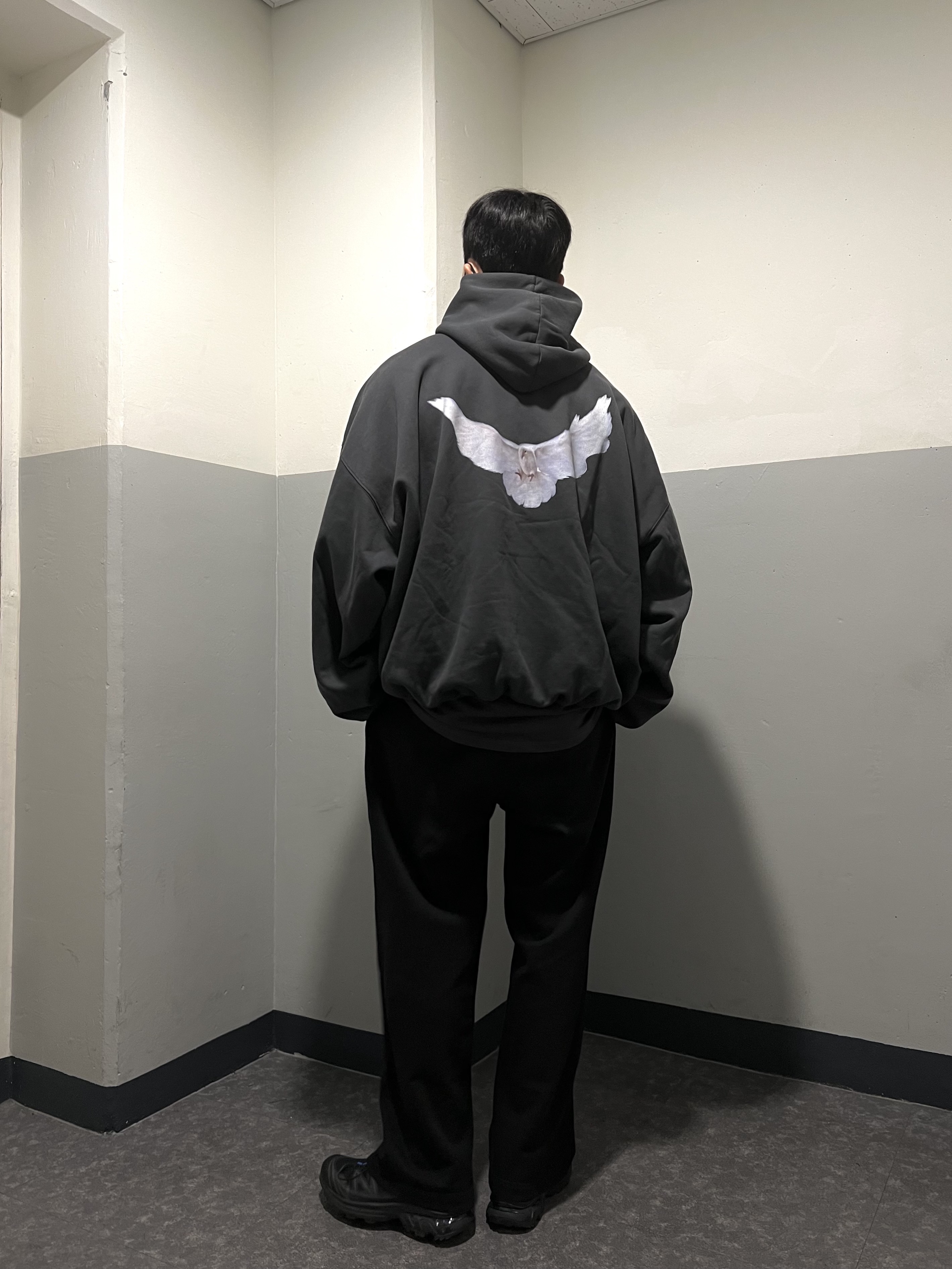 Yeezy Gap Engineered By Balenciaga Dove Hoodie Black, Salomon XT-6 ADV Black 착용 스타일 - 1