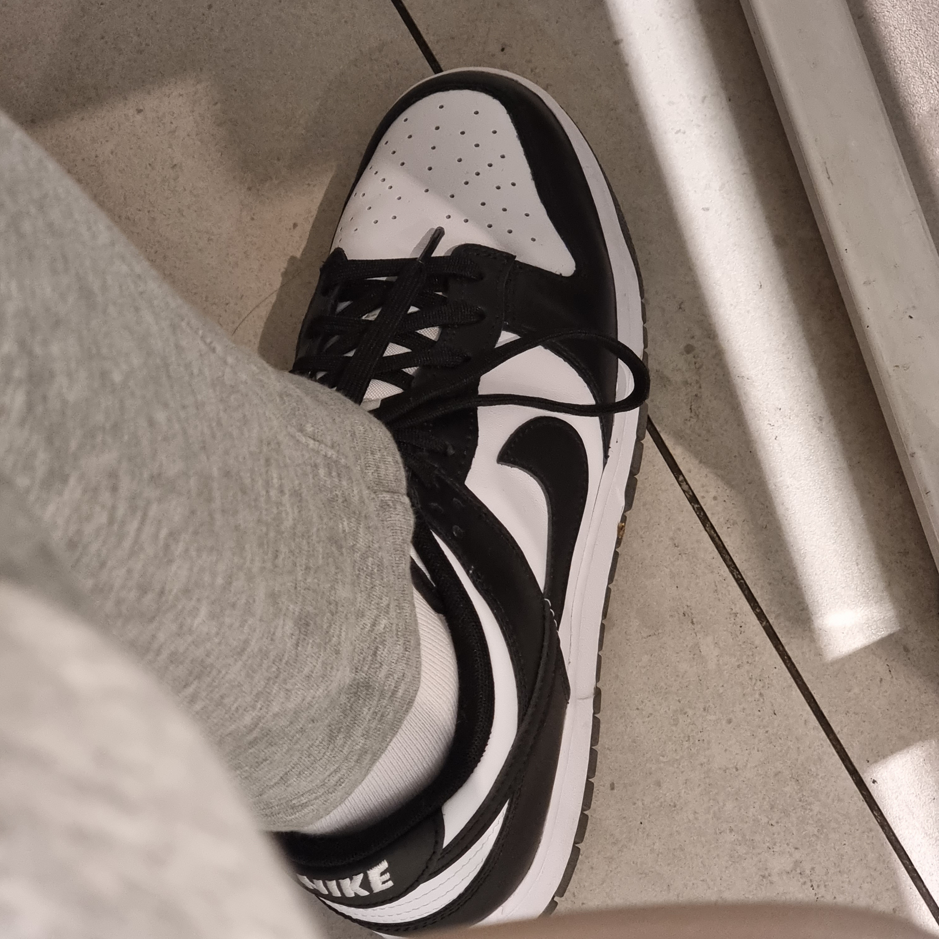 Nike Dunk Low Retro Black 착용 스타일