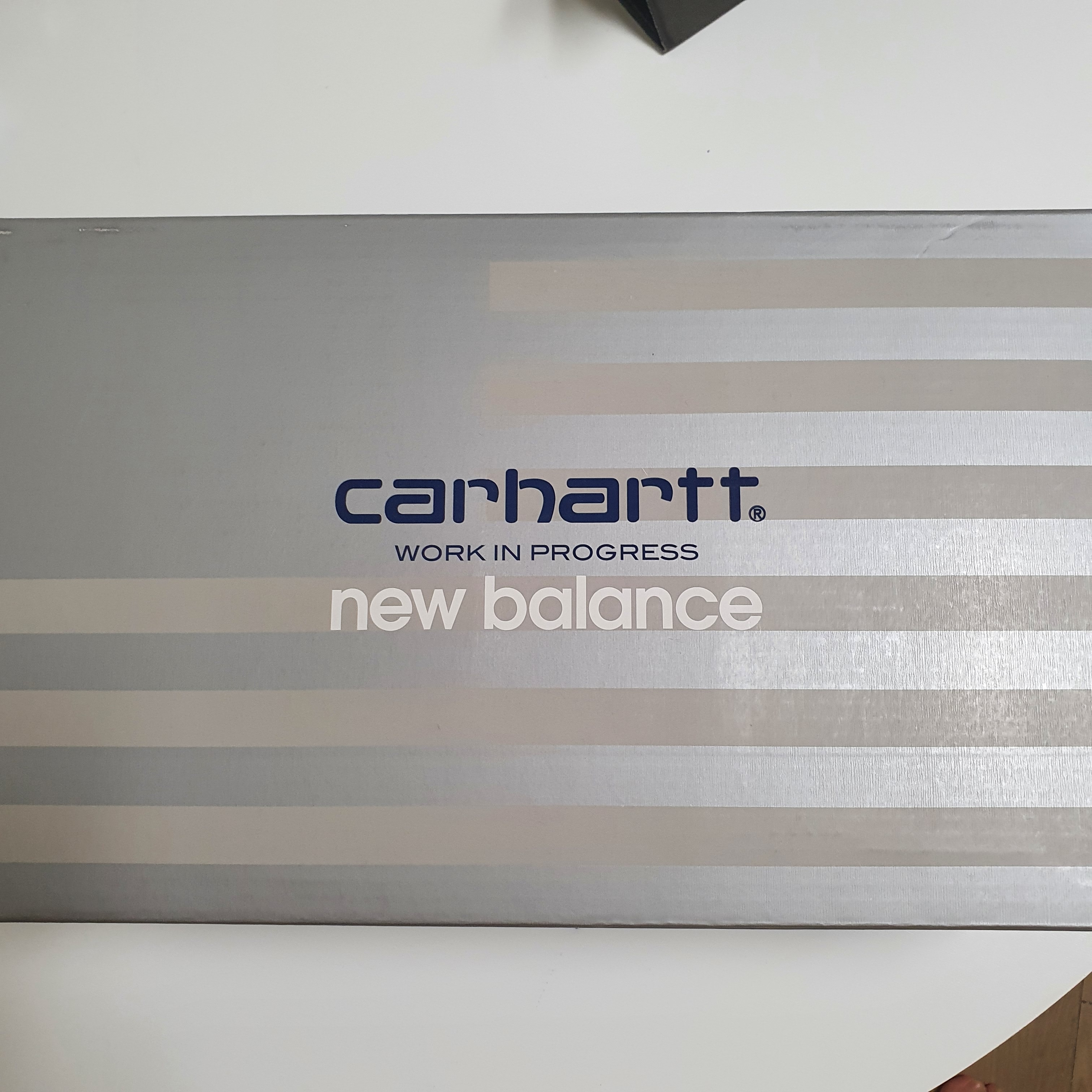 New Balance x Carhartt WIP 990v1 Made in USA Sculpture Center 착용 스타일 - 1