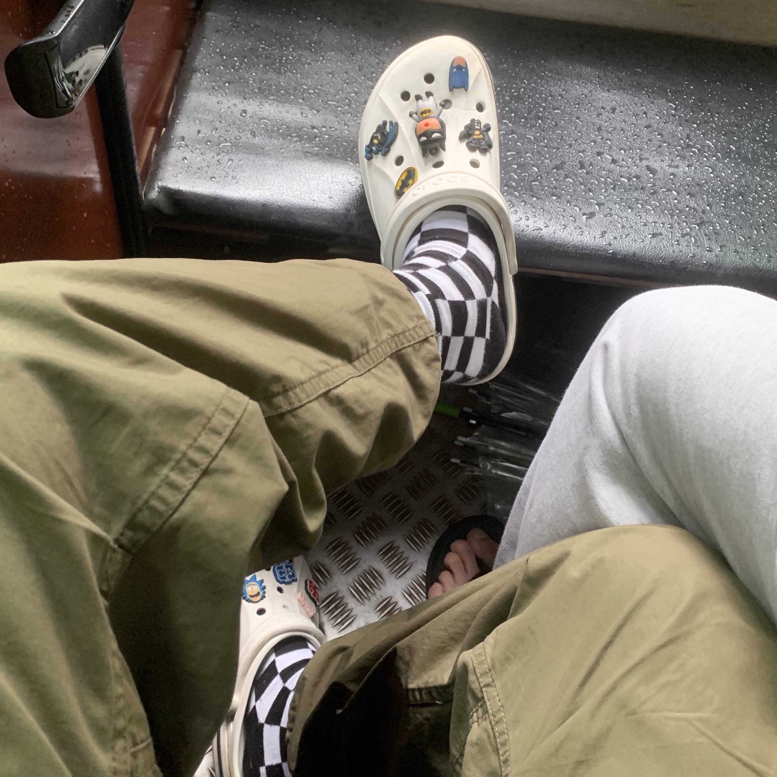 Crocs Classic Clog White 착용 스타일