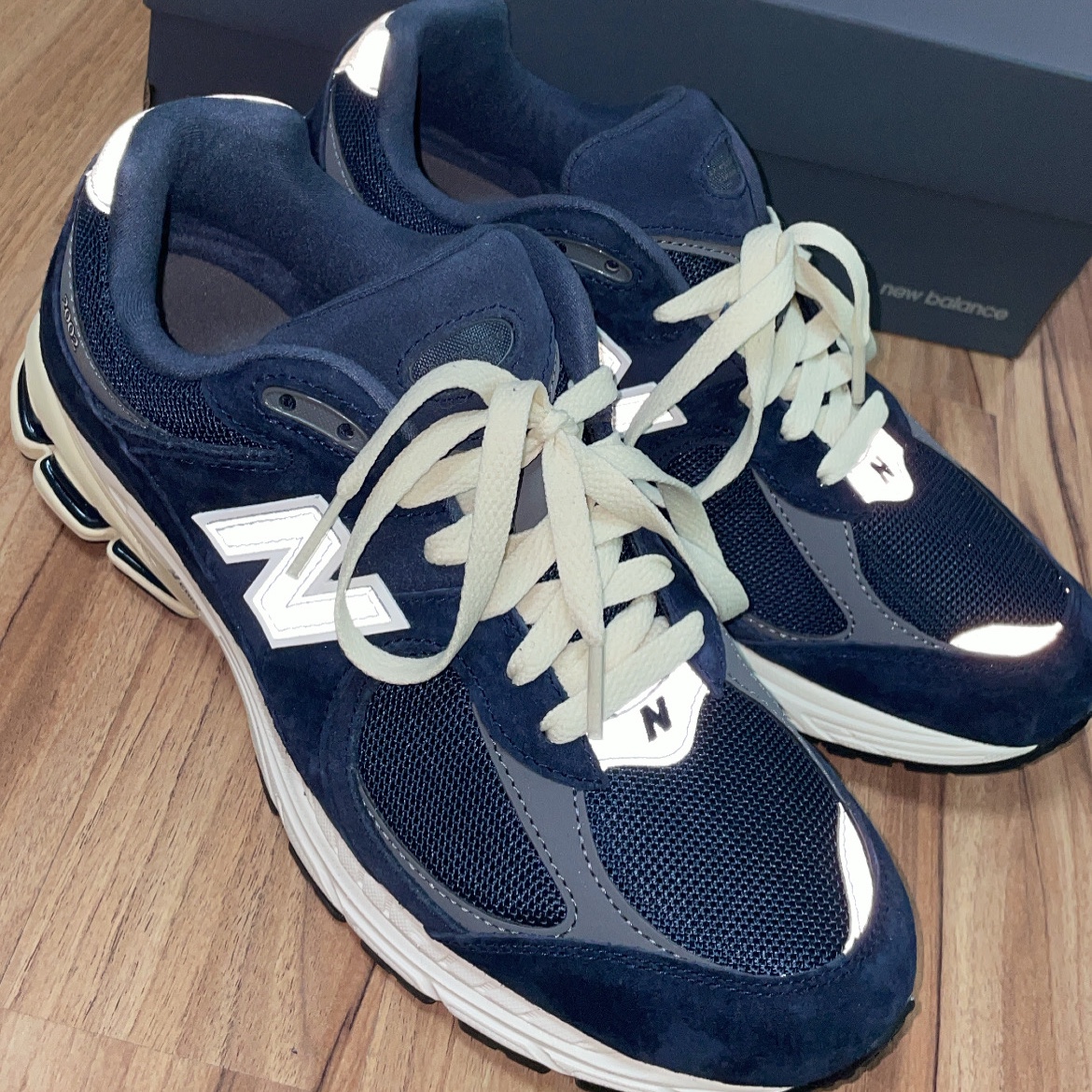 New Balance 2002R Eclipse Castlerock 착용 스타일 - 1