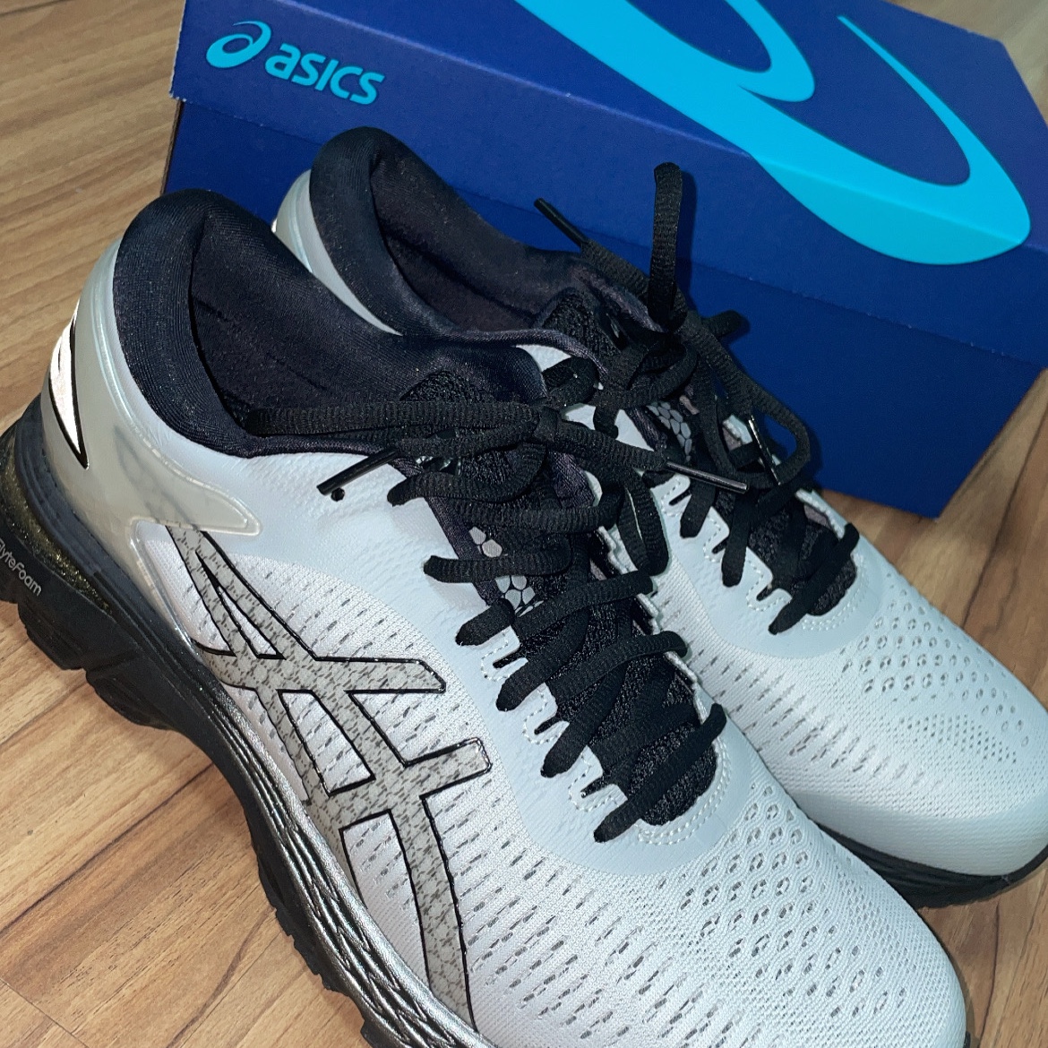 Asics Gel-Kayano 25 Glacier Grey 착용 스타일 - 1