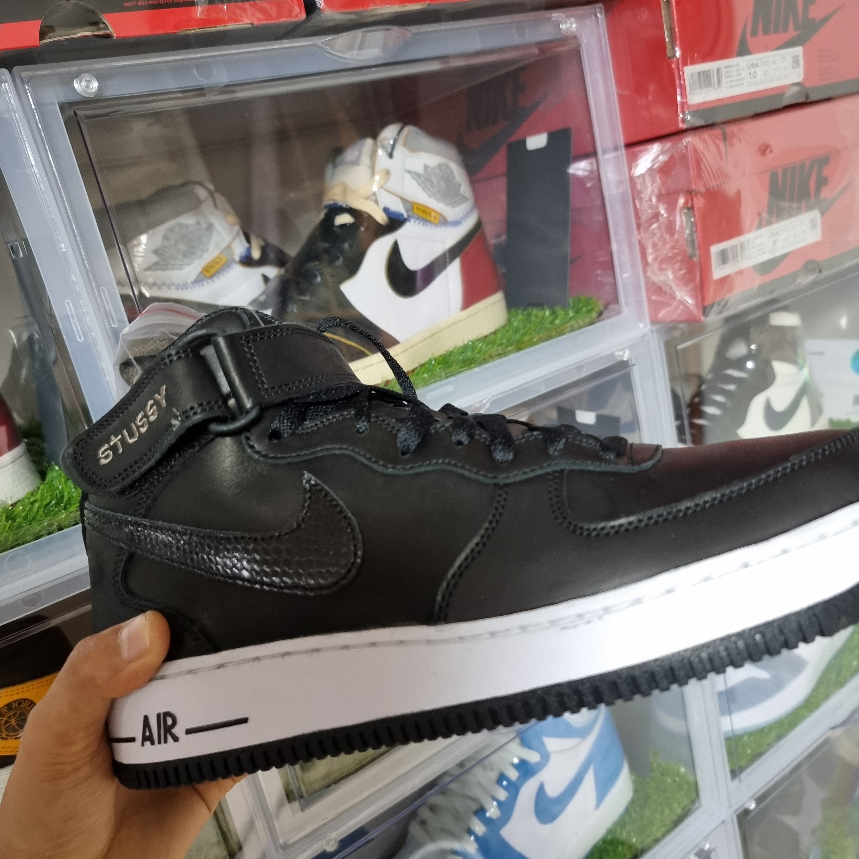 Nike x Stussy Air Force 1 '07 Mid SP Black 착용 스타일