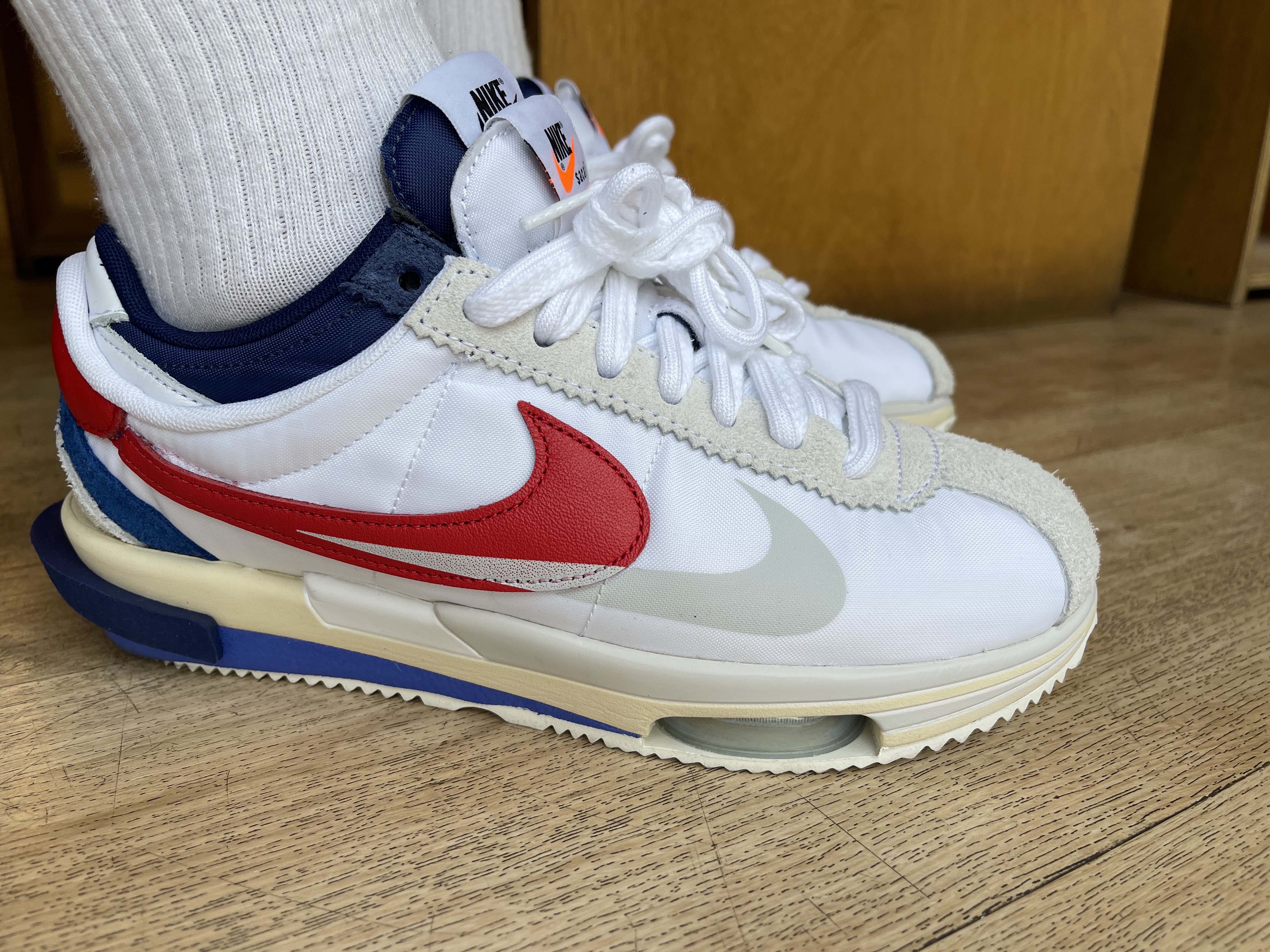Nike x Sacai Zoom Cortez SP White and University Red 착용 스타일