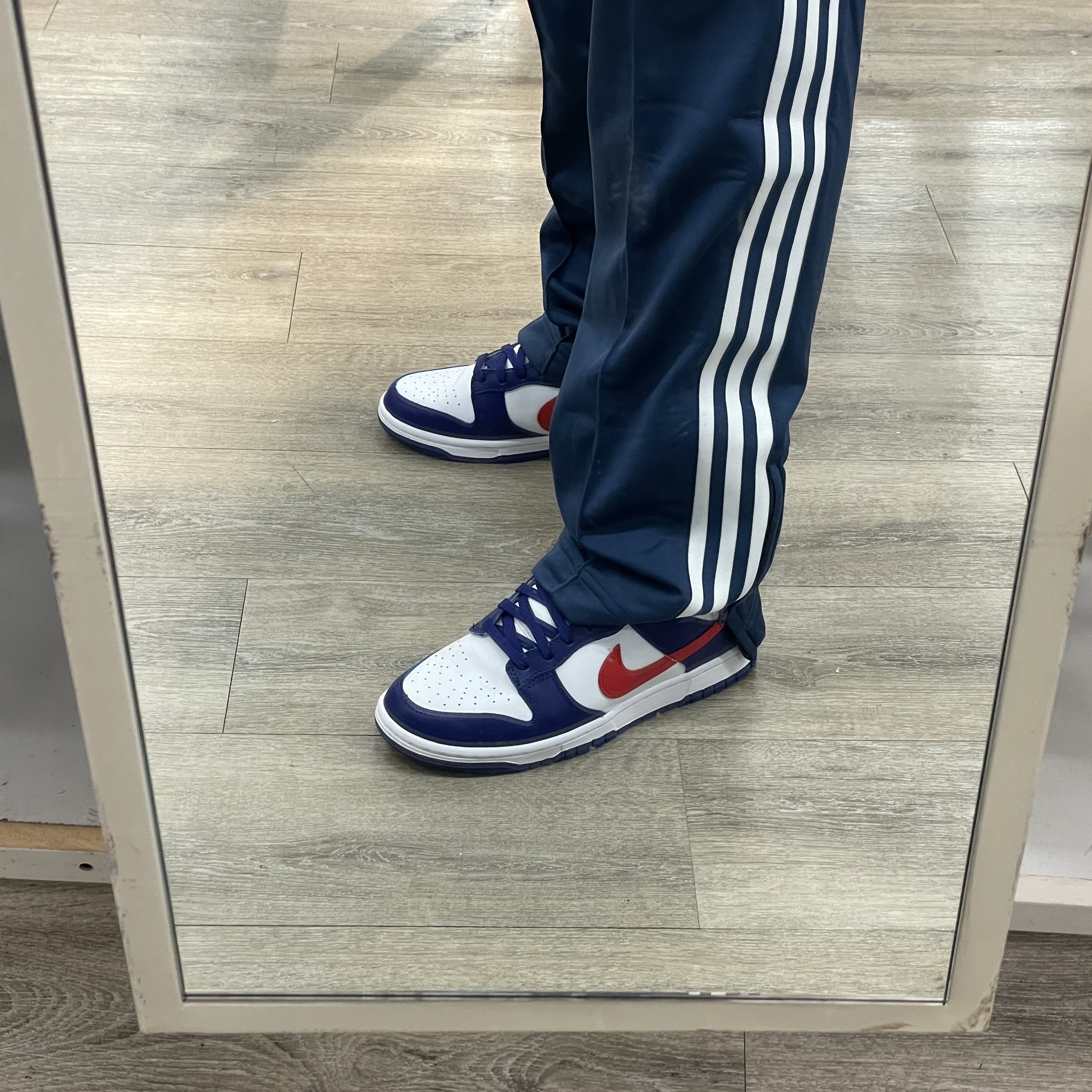 (W) Nike Dunk Low White and University Red 착용 스타일 - 2