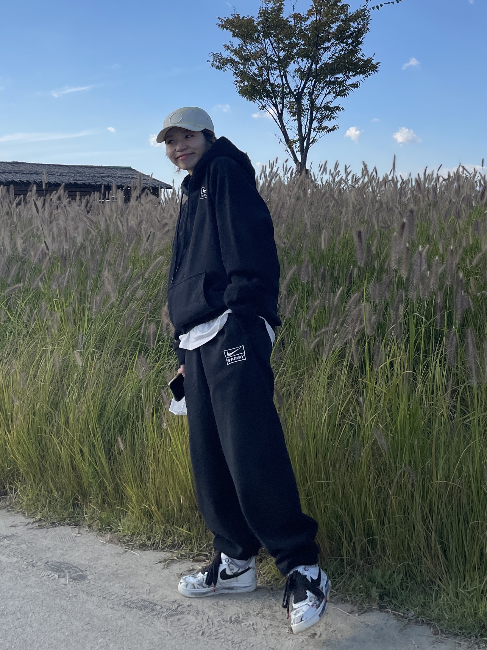Nike x Stussy NRG RA Washed Pullover Hoodie Black (DN4028-010), Nike x Stussy NRG RA Washed Fleece Pants Black (DN4030-010) 착용 스타일 - 1