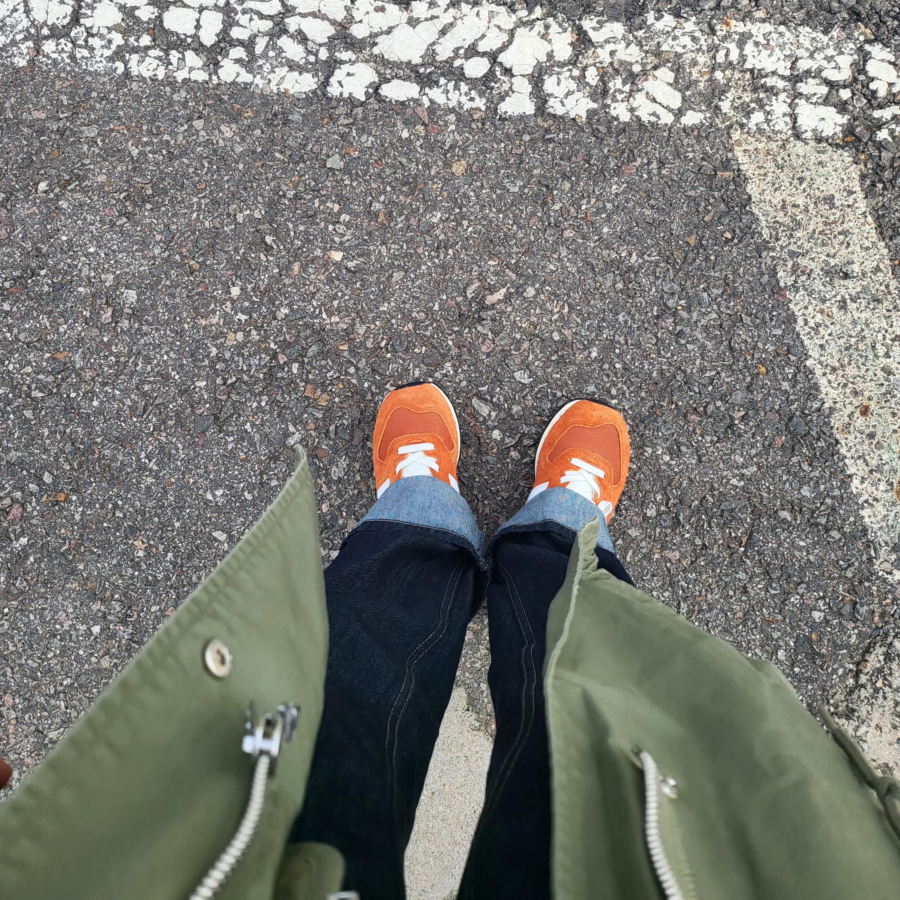 New Balance 574 Heritage Orange Burst White 착용 스타일